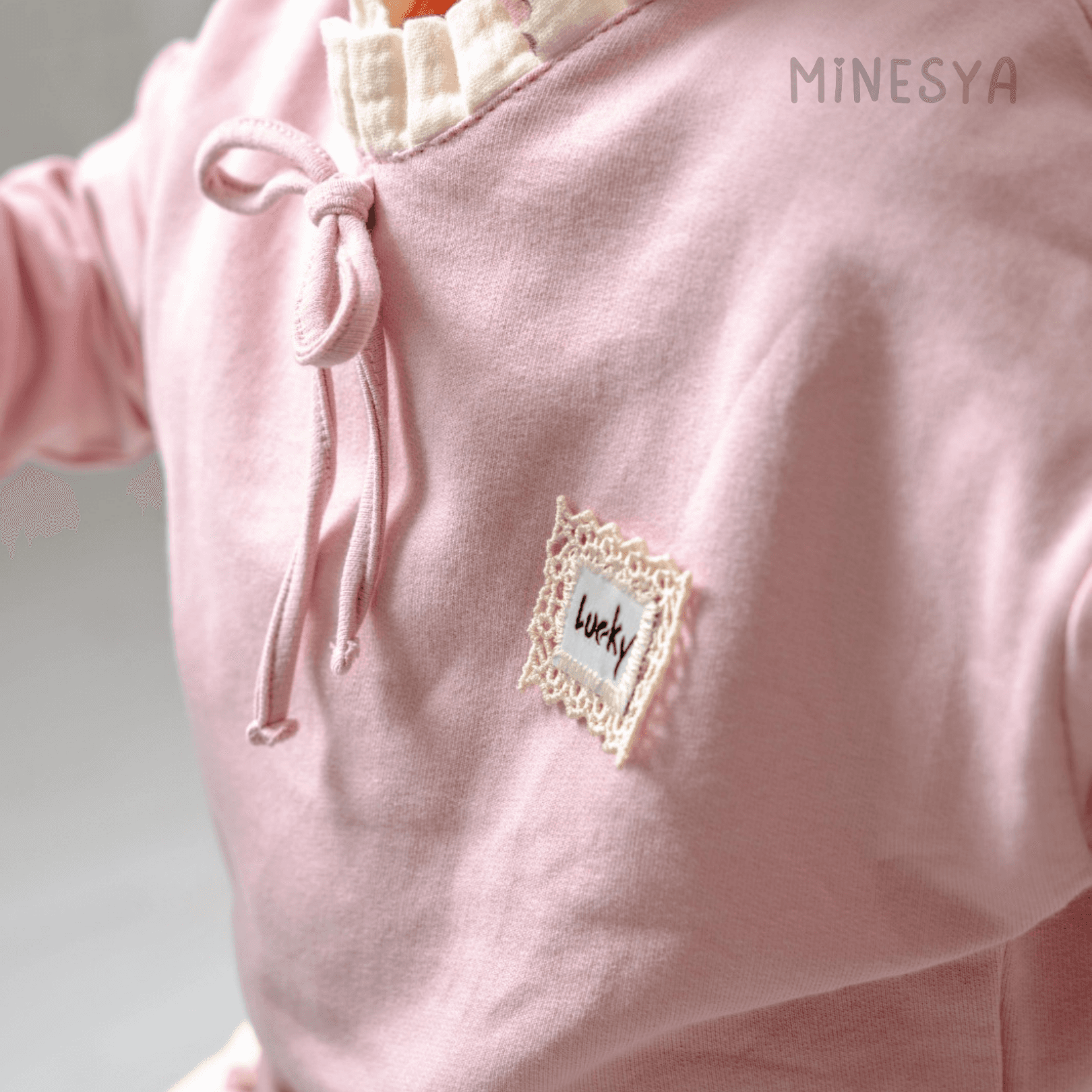 Oeko-Tex Sertifikalı Kız Bebek Sweatshirt Etek Takımı – Kilotlu Çorap Hediyeli