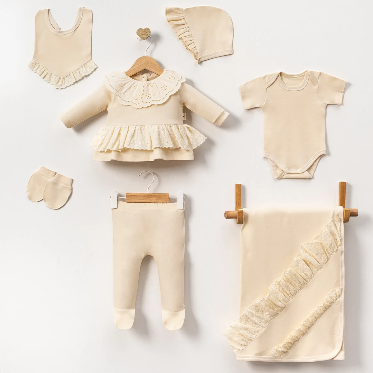 Oeko-Tex Sertifikalı Dantel Detaylı Natural Kız Bebek 7'li Hastane Çıkışı Seti - Krem