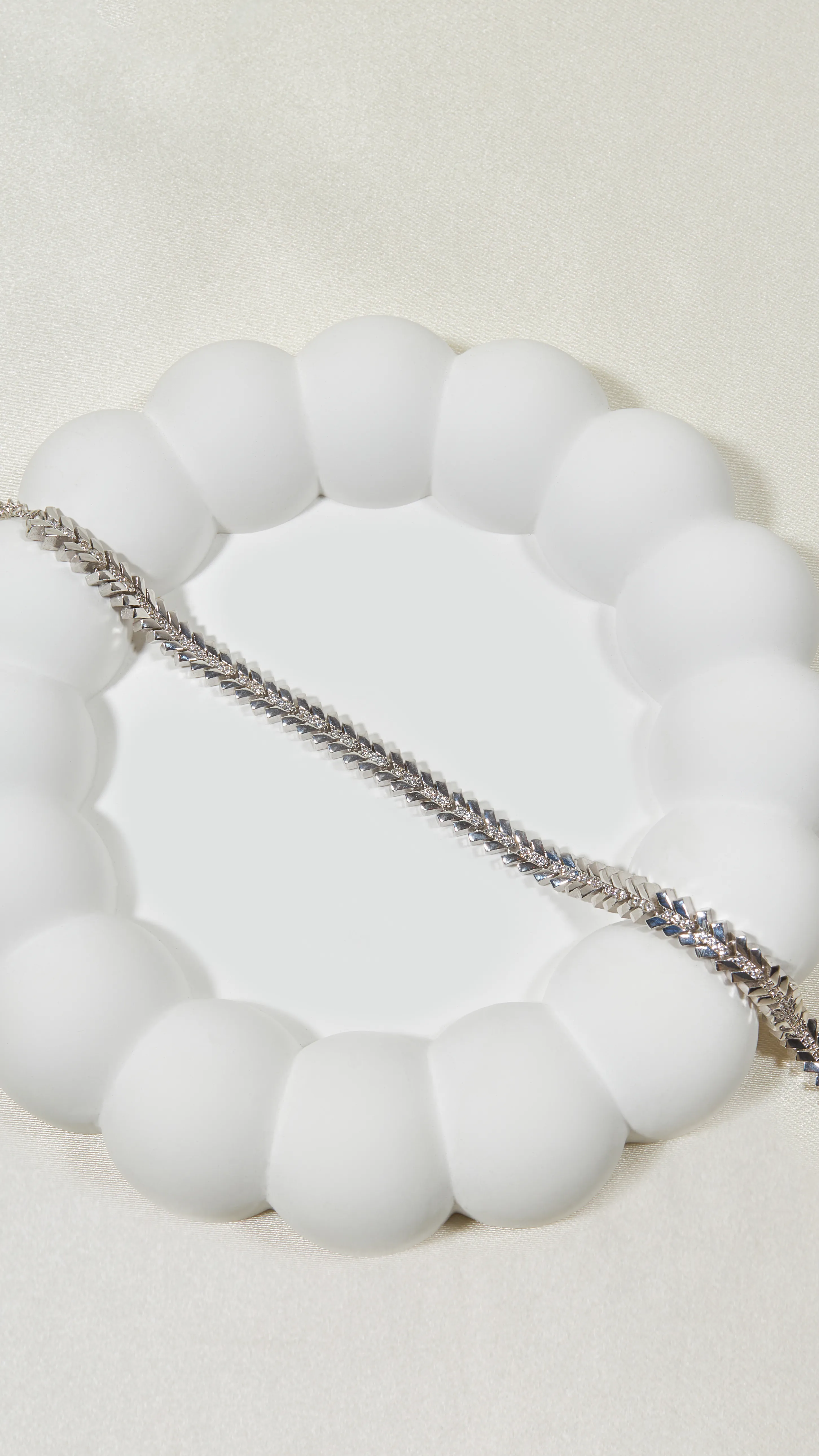 BALIKSIRTI ORTASI TAŞLI BİLEKLİK