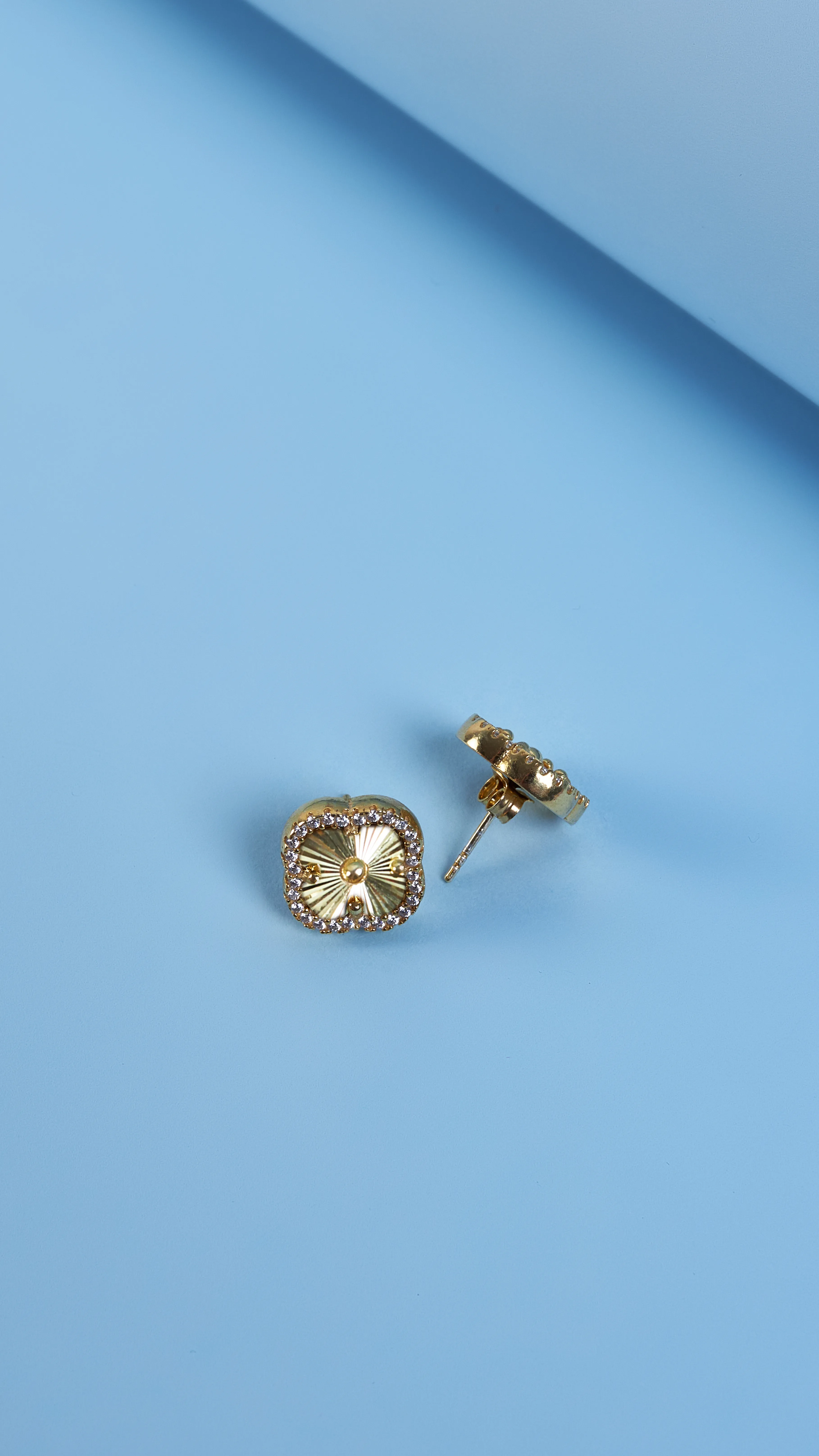 VAN CLEEF TAŞLI TEK YONCA KÜPE