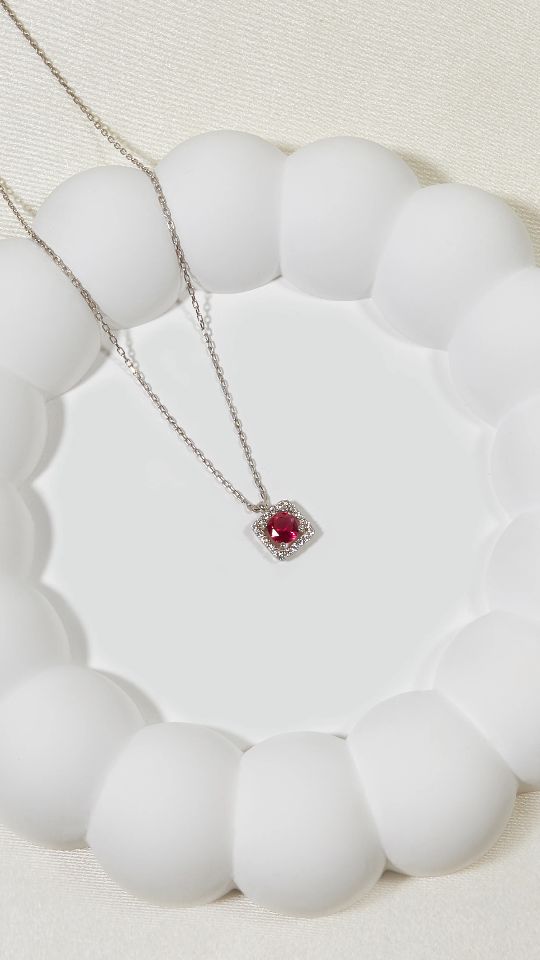 KIRMIZI KARE TAŞLI KOLYE