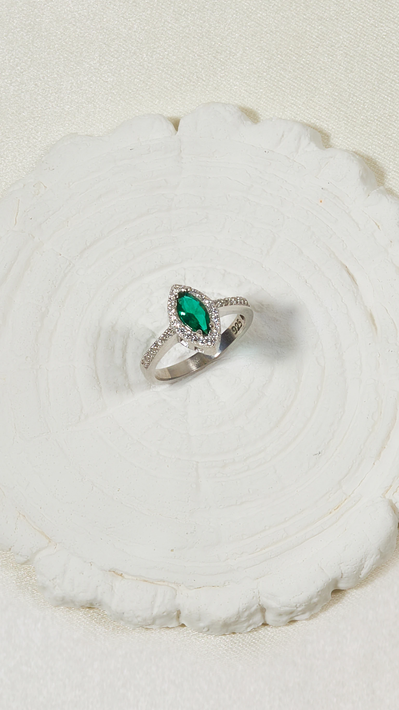 ELİPS TAŞLI YÜZÜK