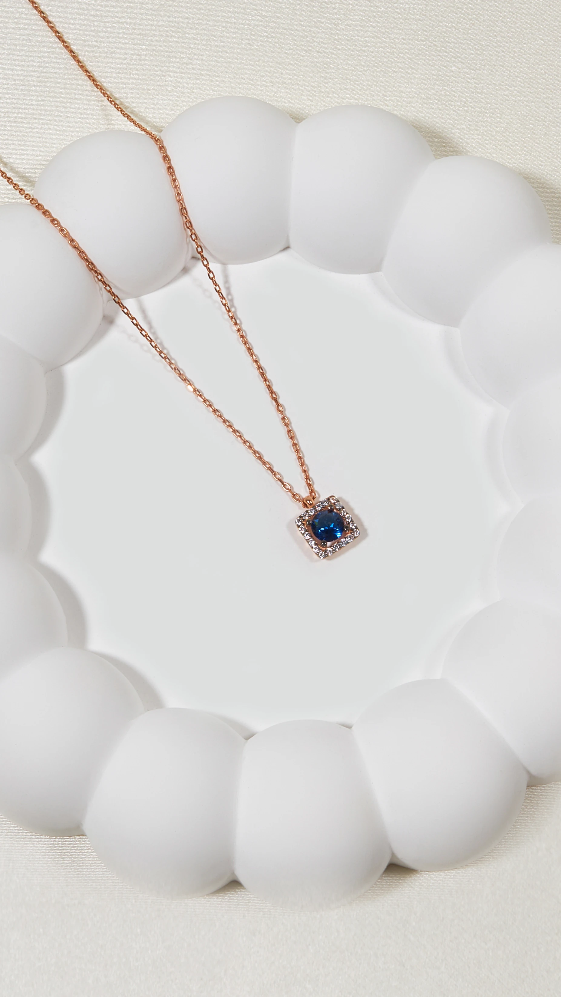 MAVİ KARE TAŞLI KOLYE