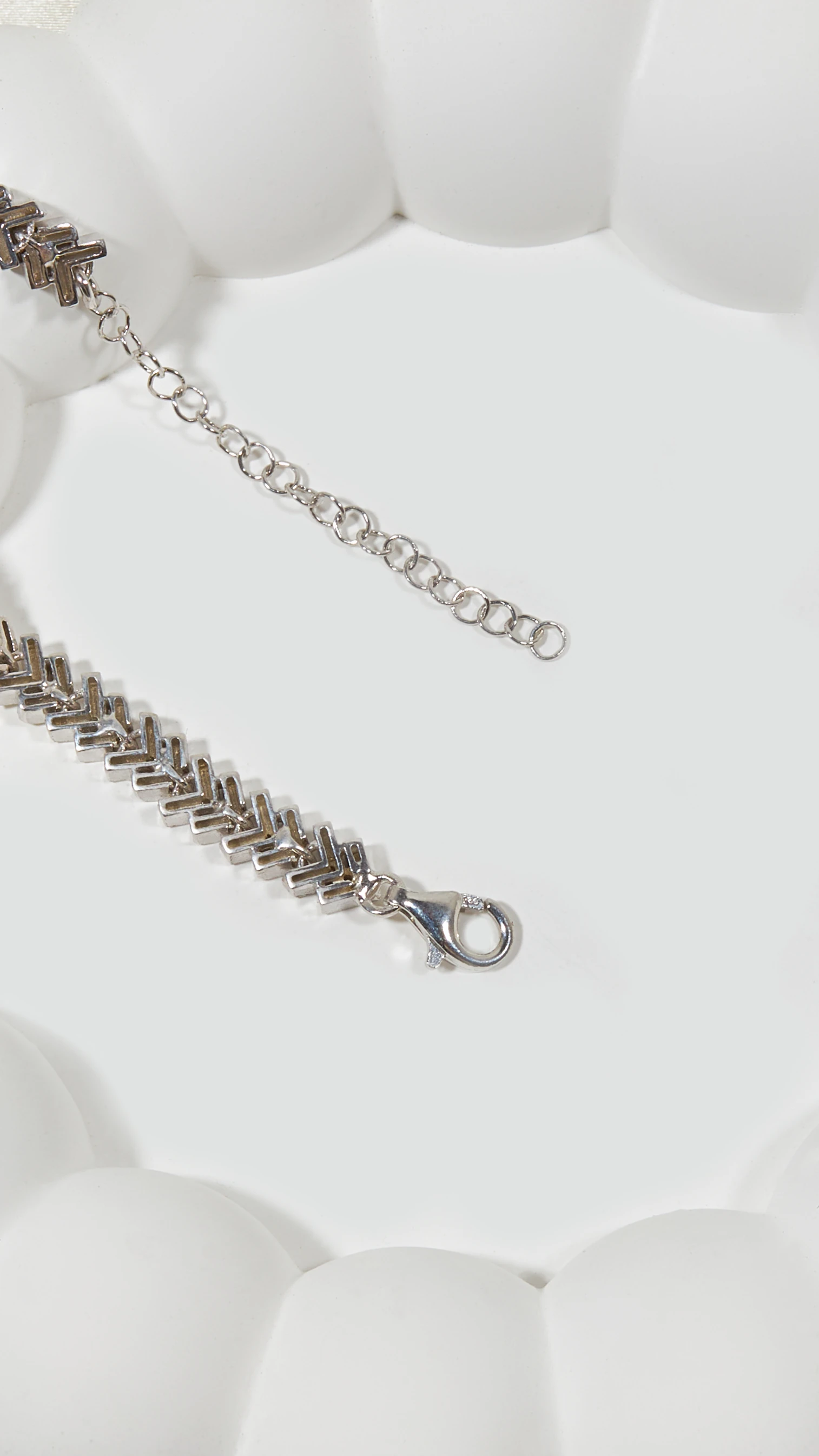 BALIKSIRTI ORTASI TAŞLI BİLEKLİK