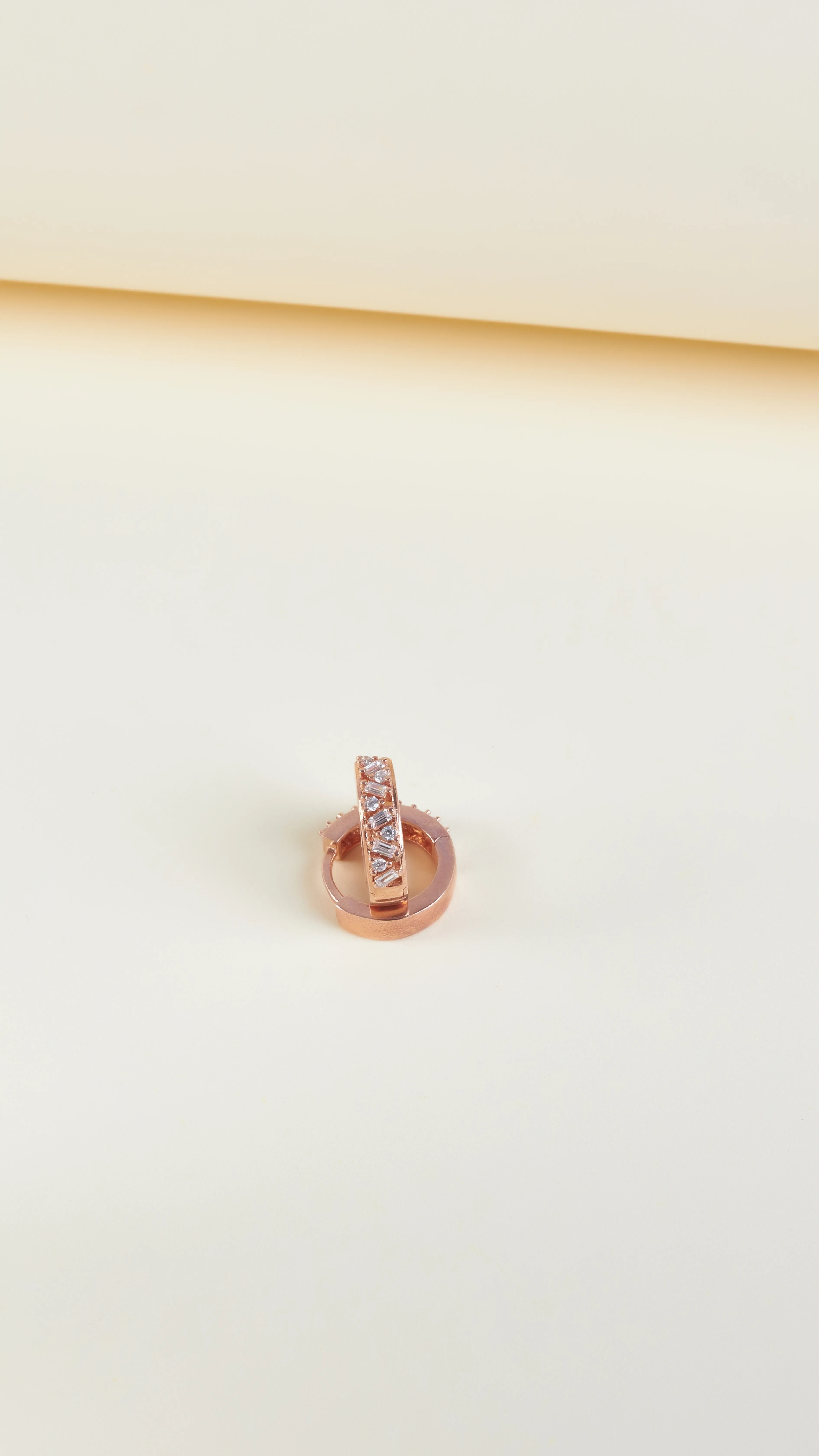 14 MM ÇAPRAZ TAŞLI HALKA KÜPE