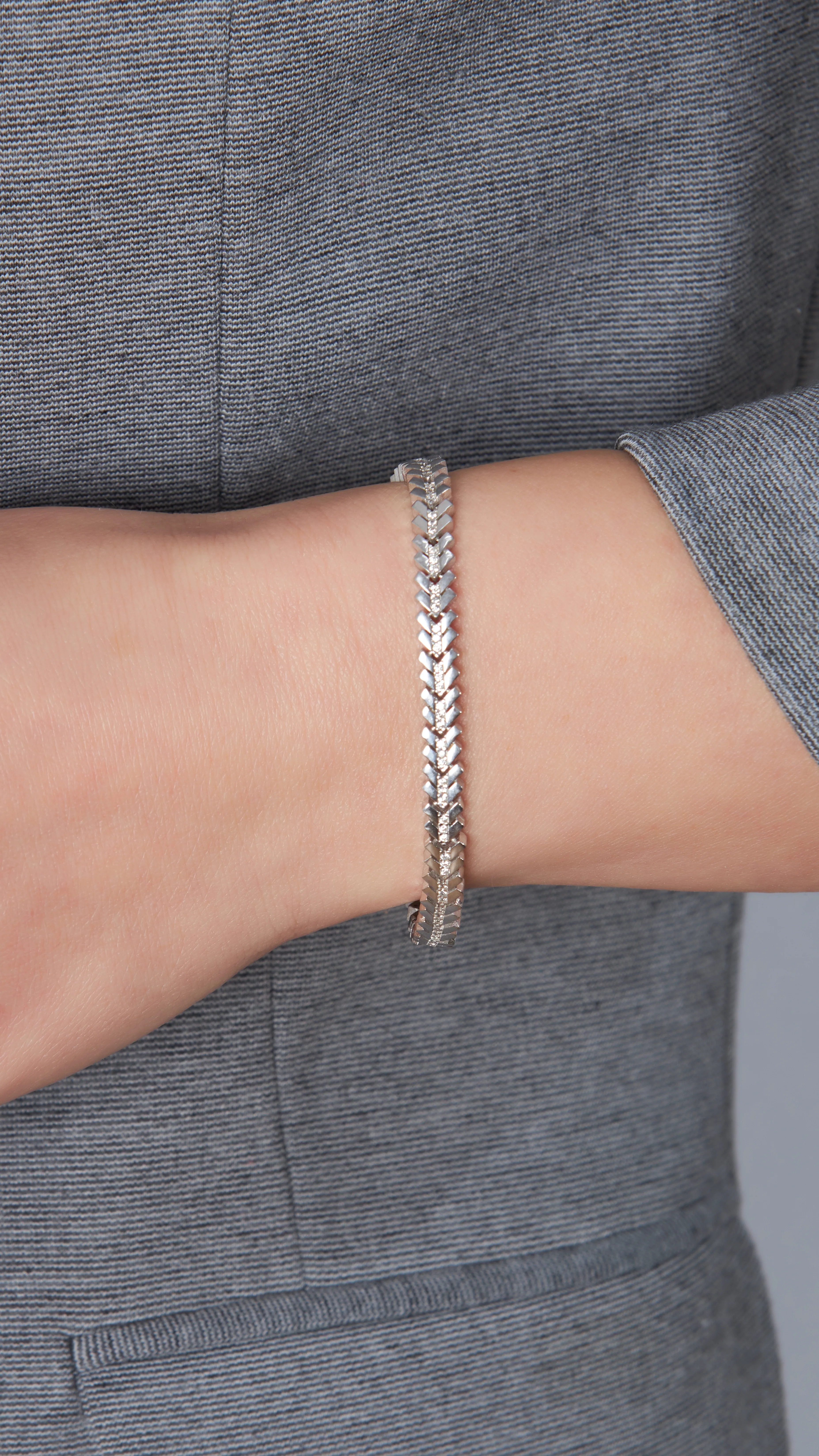 BALIKSIRTI ORTASI TAŞLI BİLEKLİK