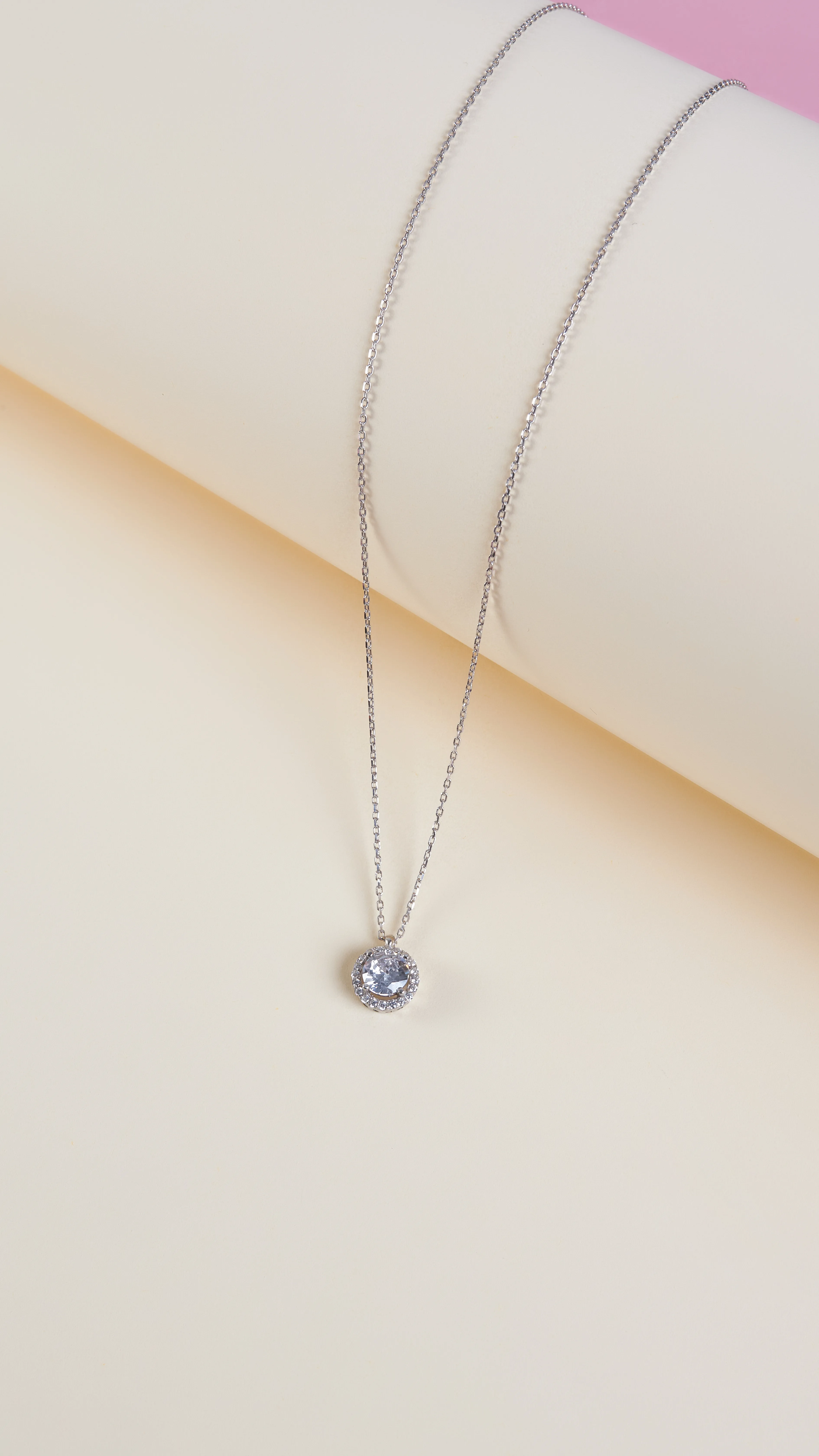 YUVARLAK BEYAZ TAŞLI SİLVER KOLYE