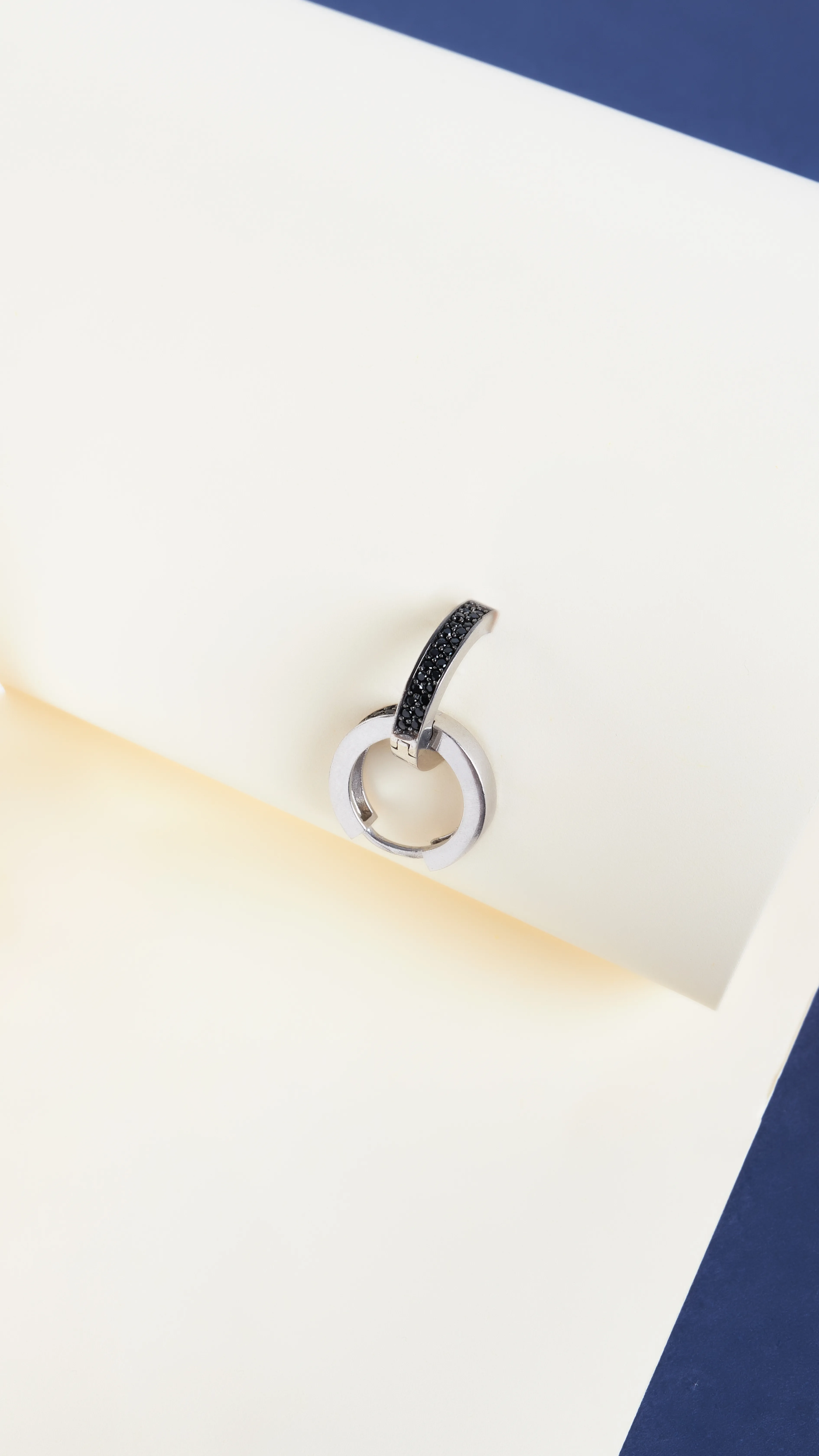 16 MM SİYAH ZİRKON TAŞLI HALKA KÜPE