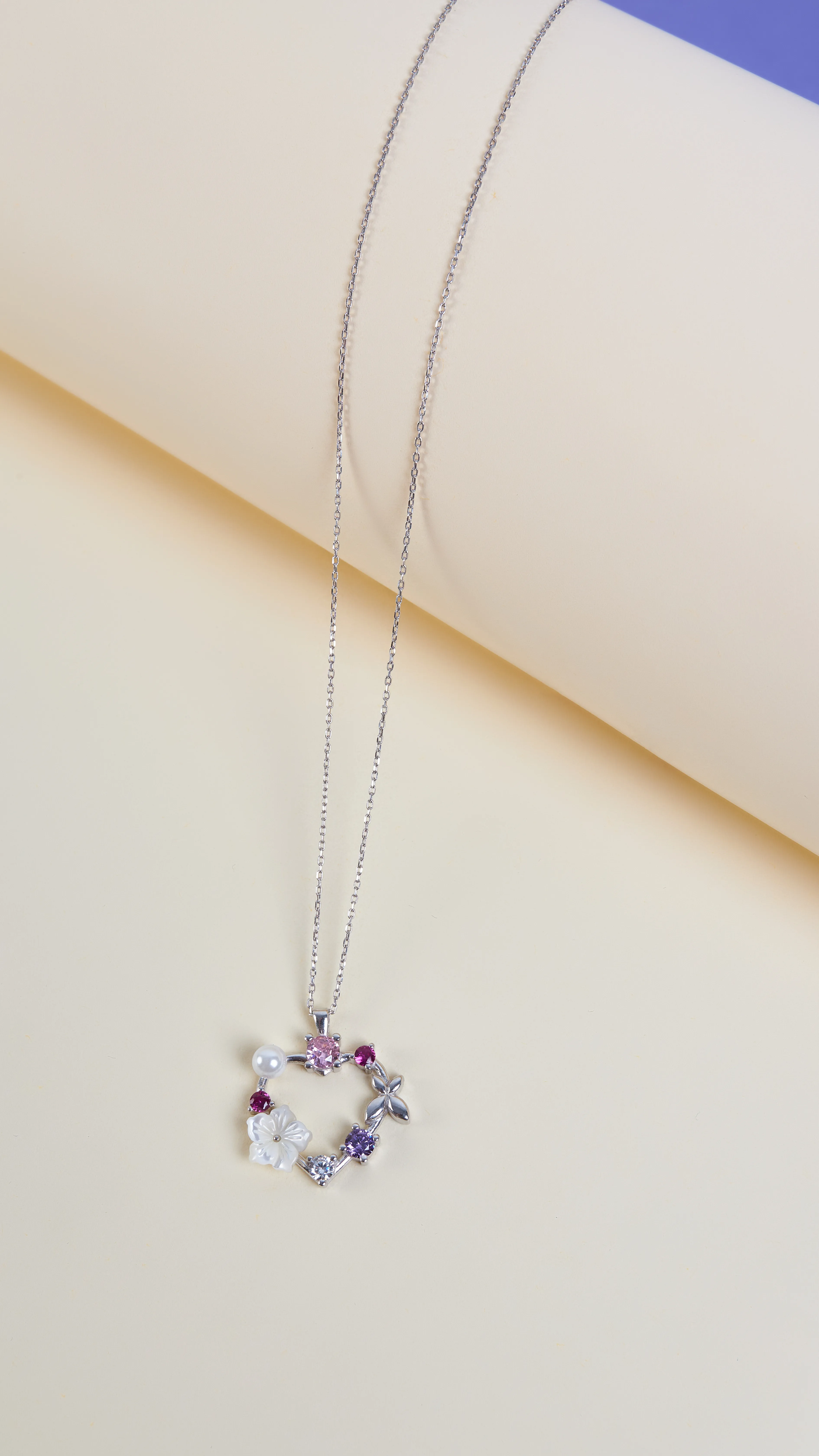 MANOLYA ÇİÇEĞİ KALP KOLYE