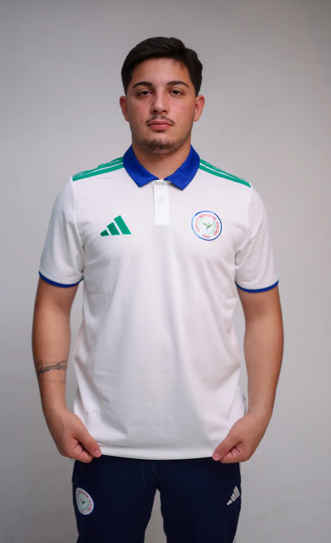 ADİDAS BEYAZ POLO YAKA ÜST
