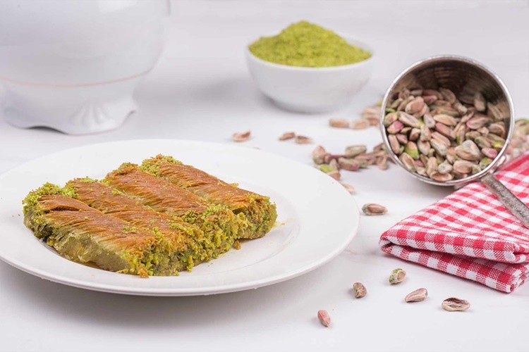 Baklava Kadayif from Gaziantep with pistachios