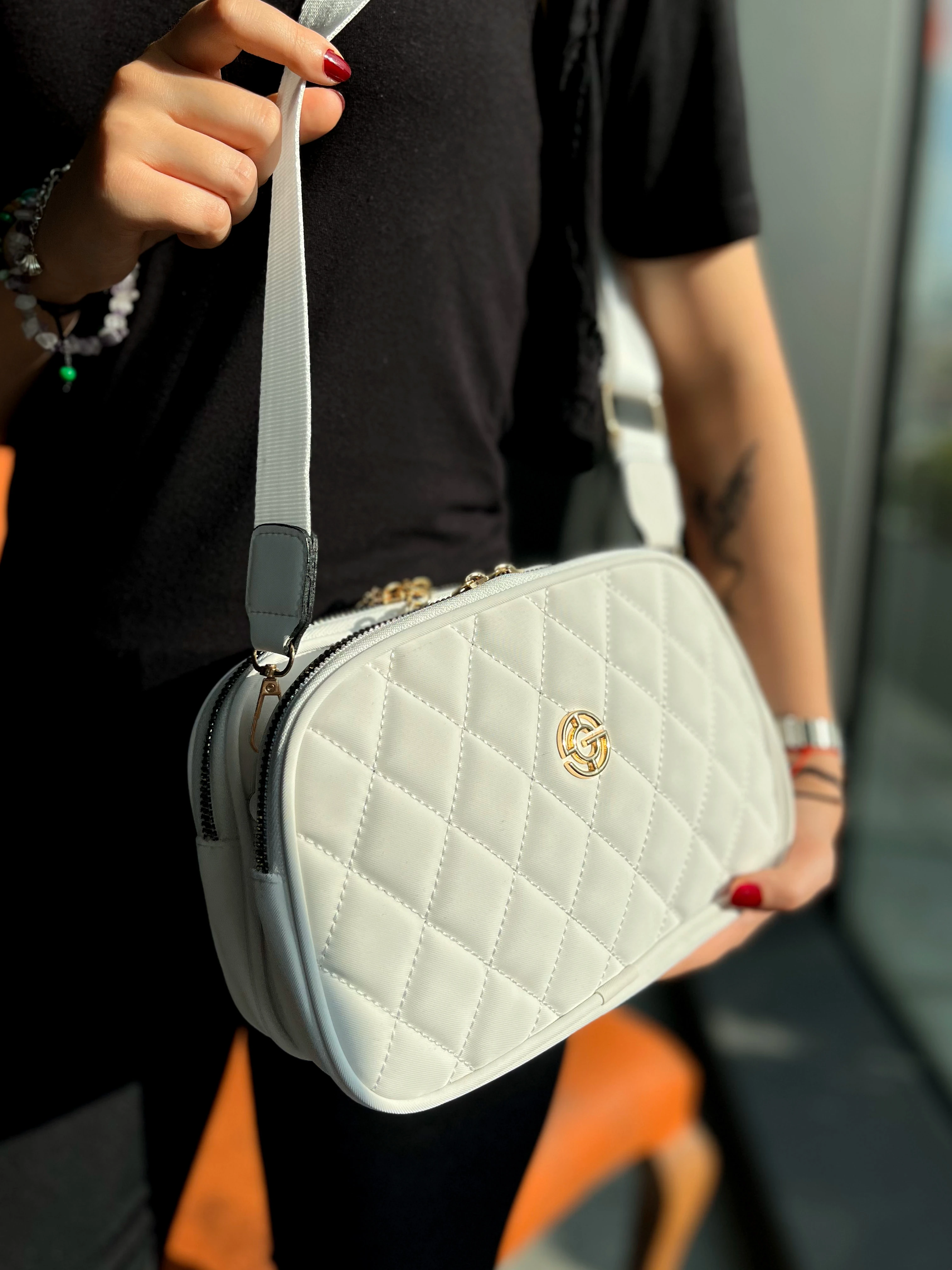 Kapitoneli Dokulu Spor Şık Günlük Kadın Omuz Çantası - Beyaz