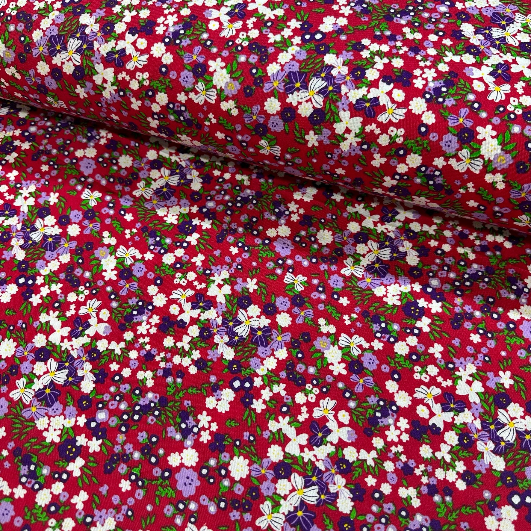 Kırmızı Mor Çiçekler Viskon Kumaş