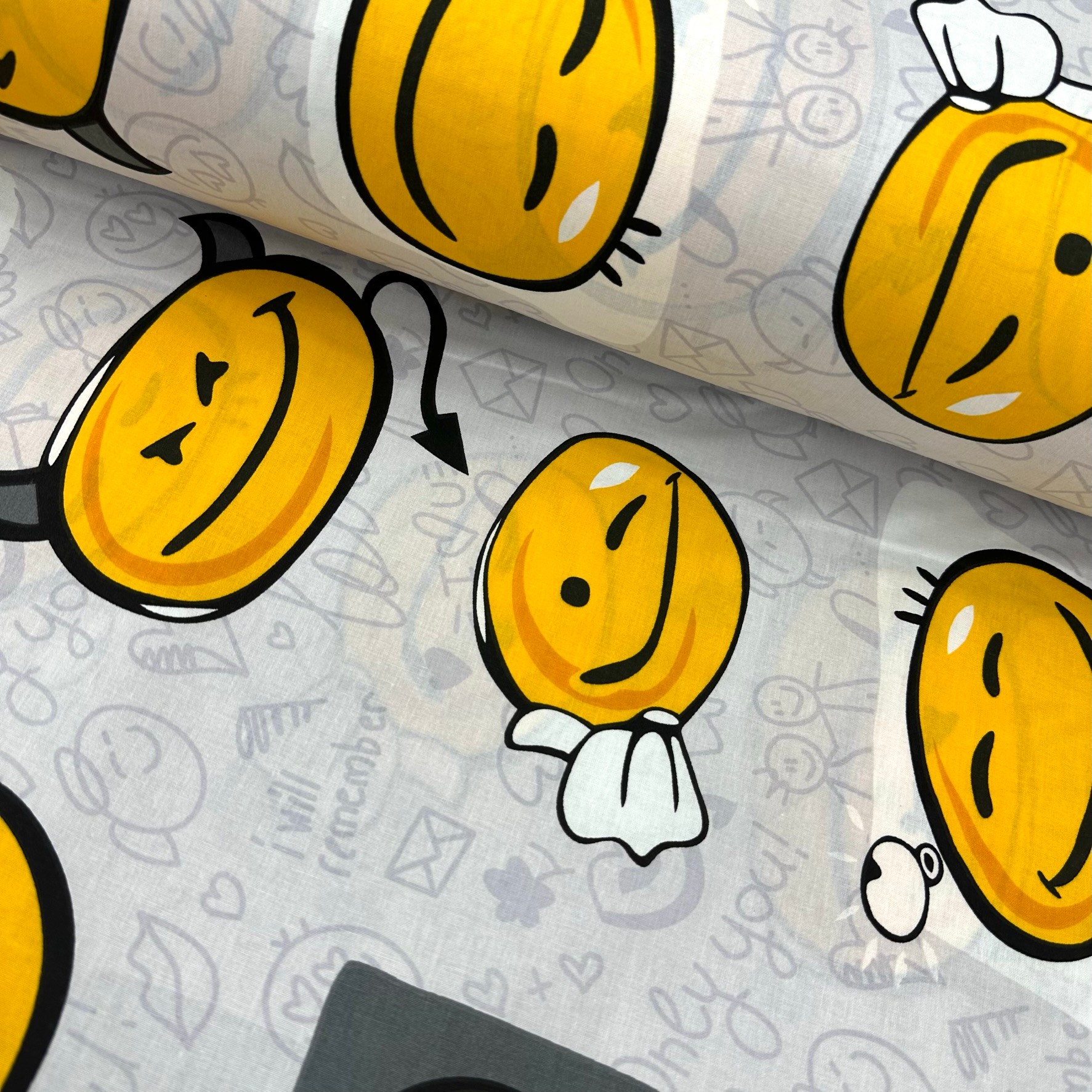 Sarı Emoji Poplin Kumaş