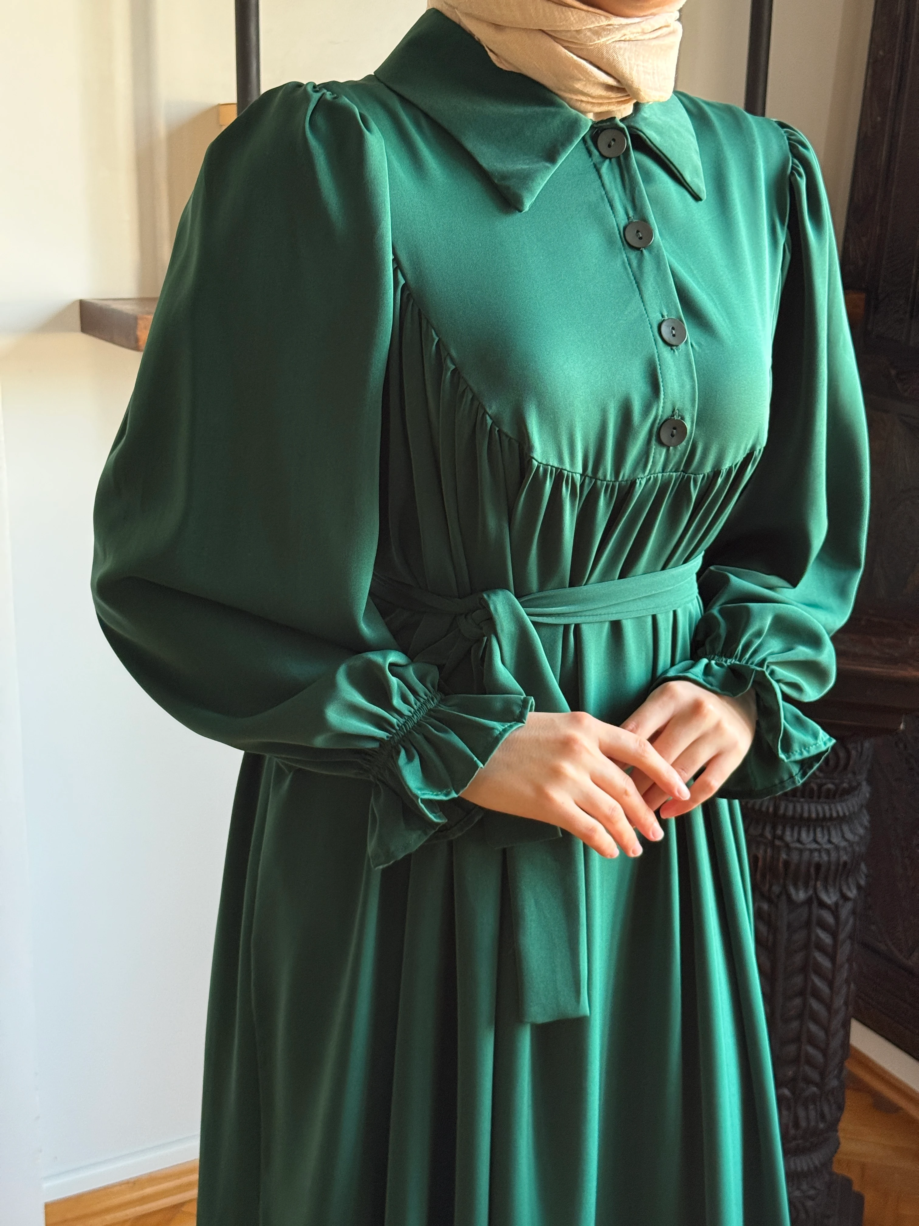 Gömlek Yaka Yarım Pat Dubai İpeği Elbise 1926 NAVRA | FENDEL - zümrüt yeşili