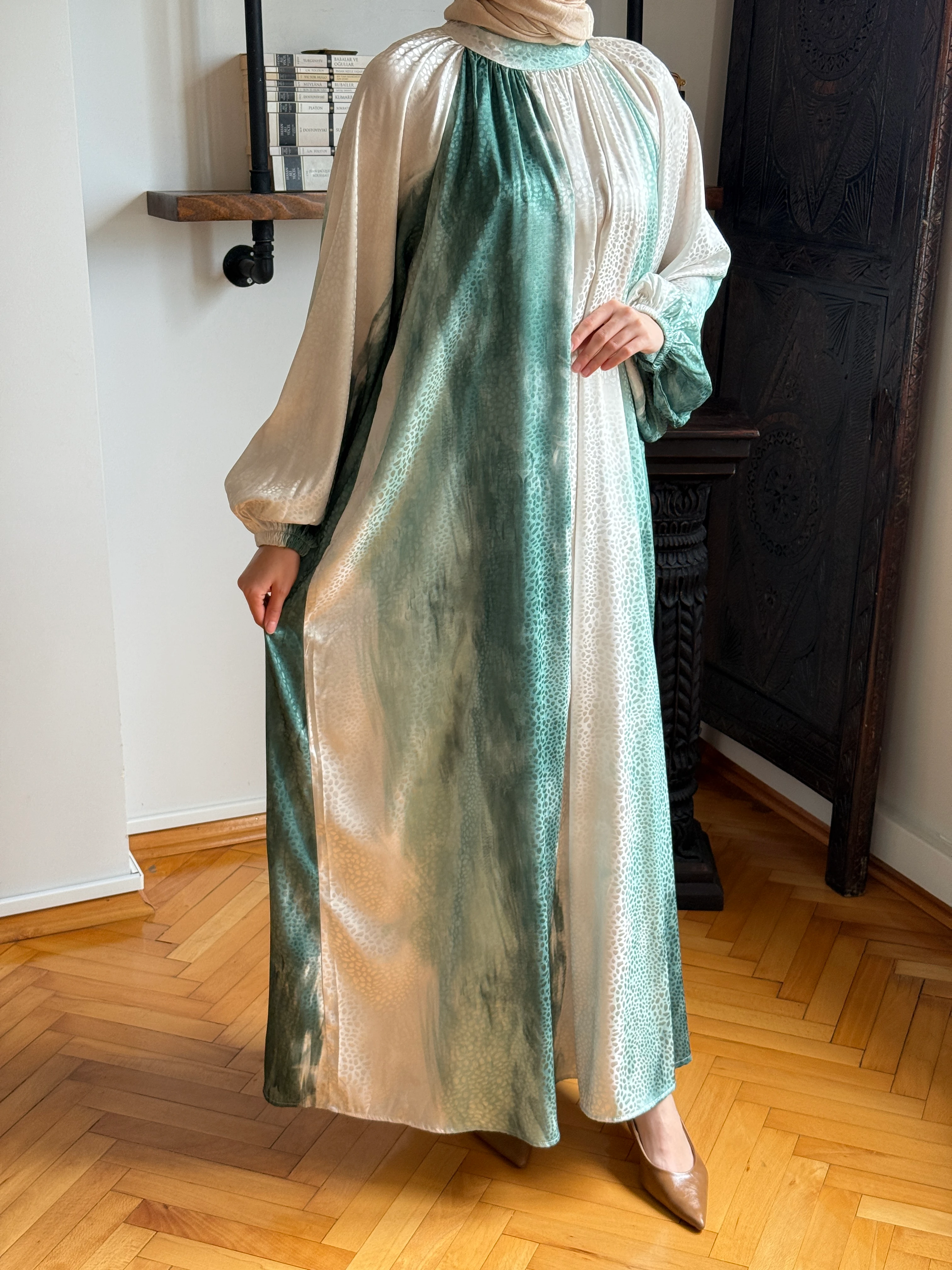 Reglan Kol Hakim Yaka Desenli Saten Jakar Elbise 1861 NAVRA | FENDEL