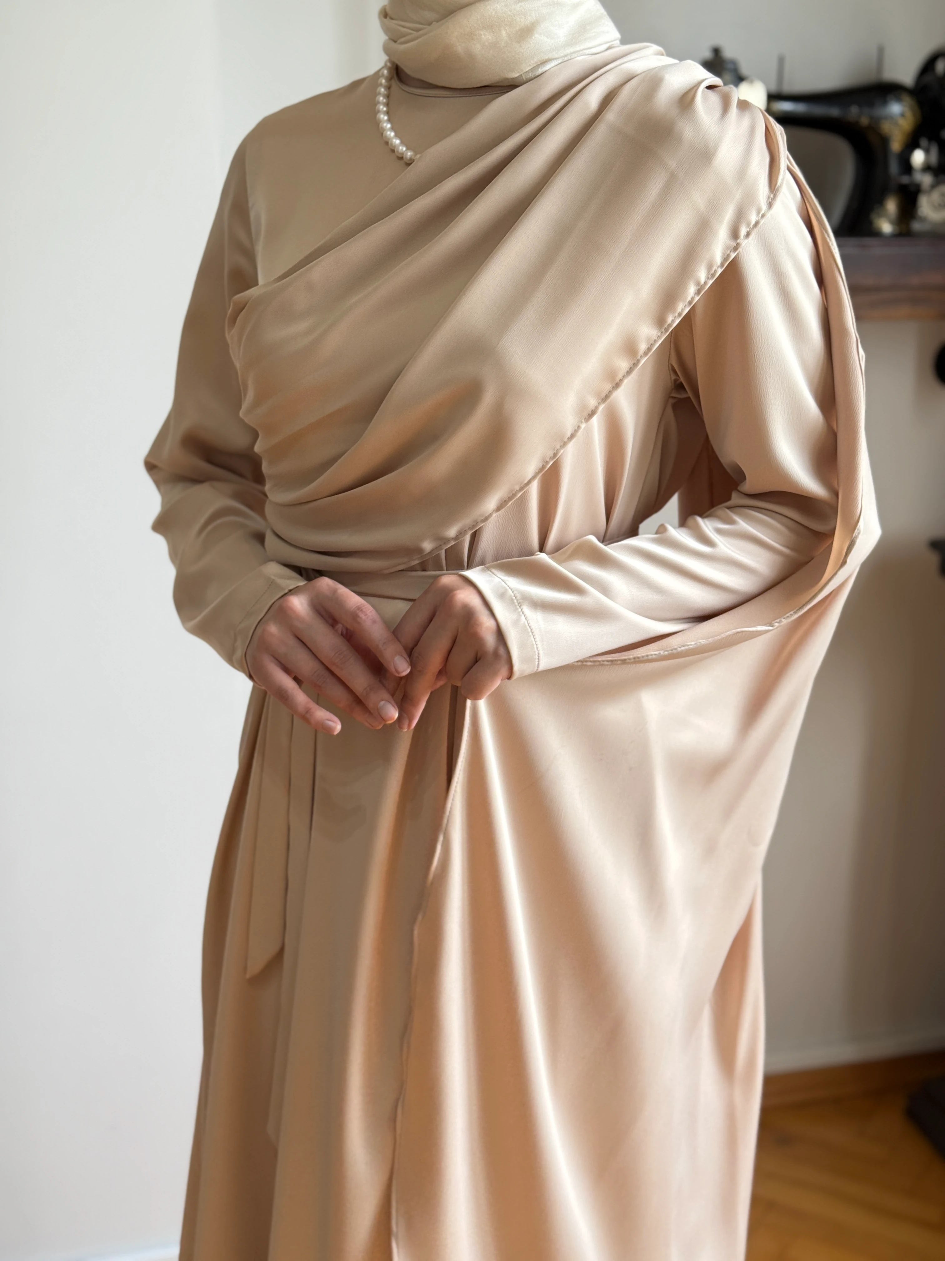 Pelerinli Saten Abiye 5098 NAVRA | FENDEL - bej