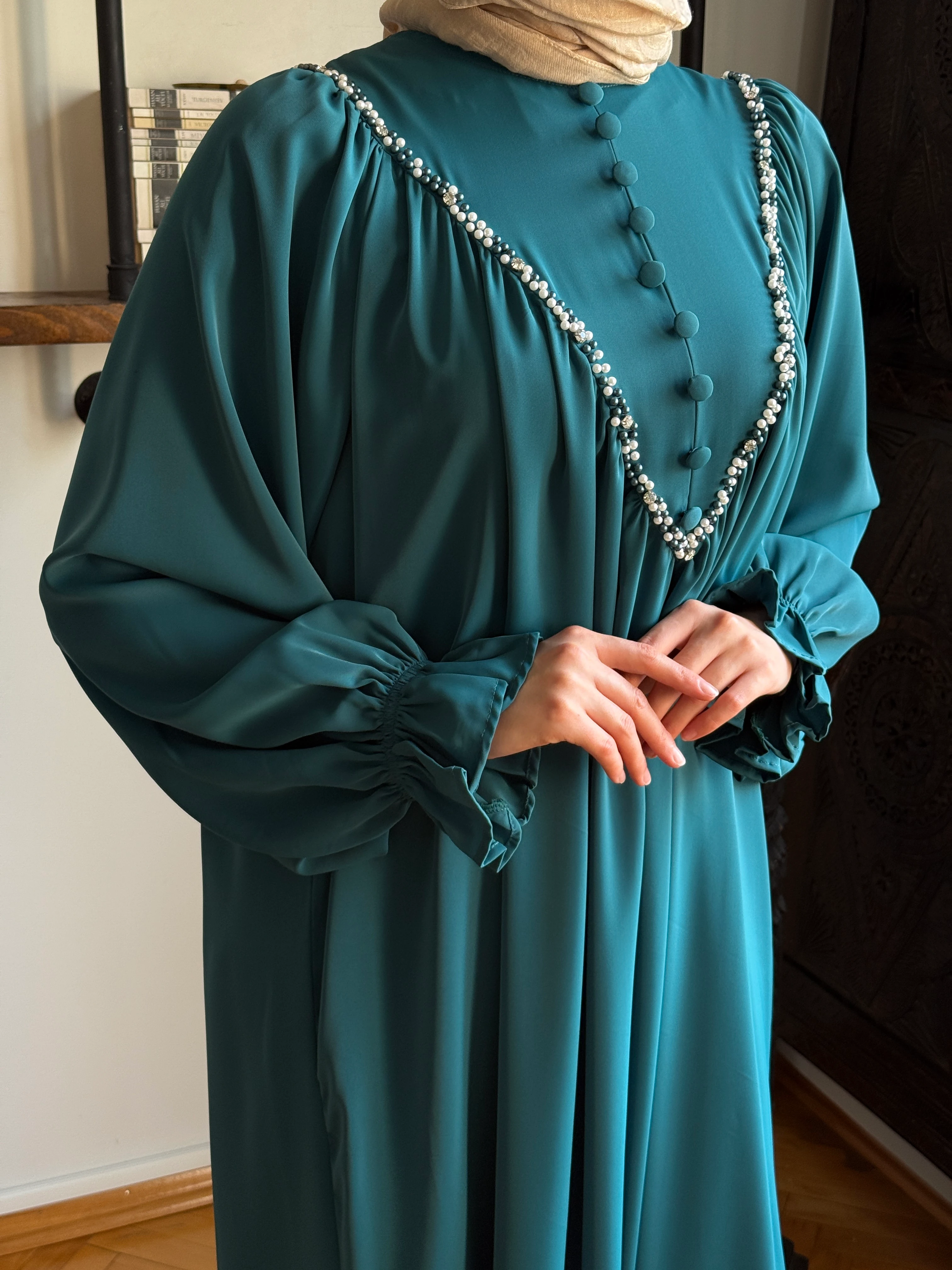 V Büzgülü Kaplama Düğmeli Boncuklu Dubai İpek Elbise 1860 NAVRA | FENDEL