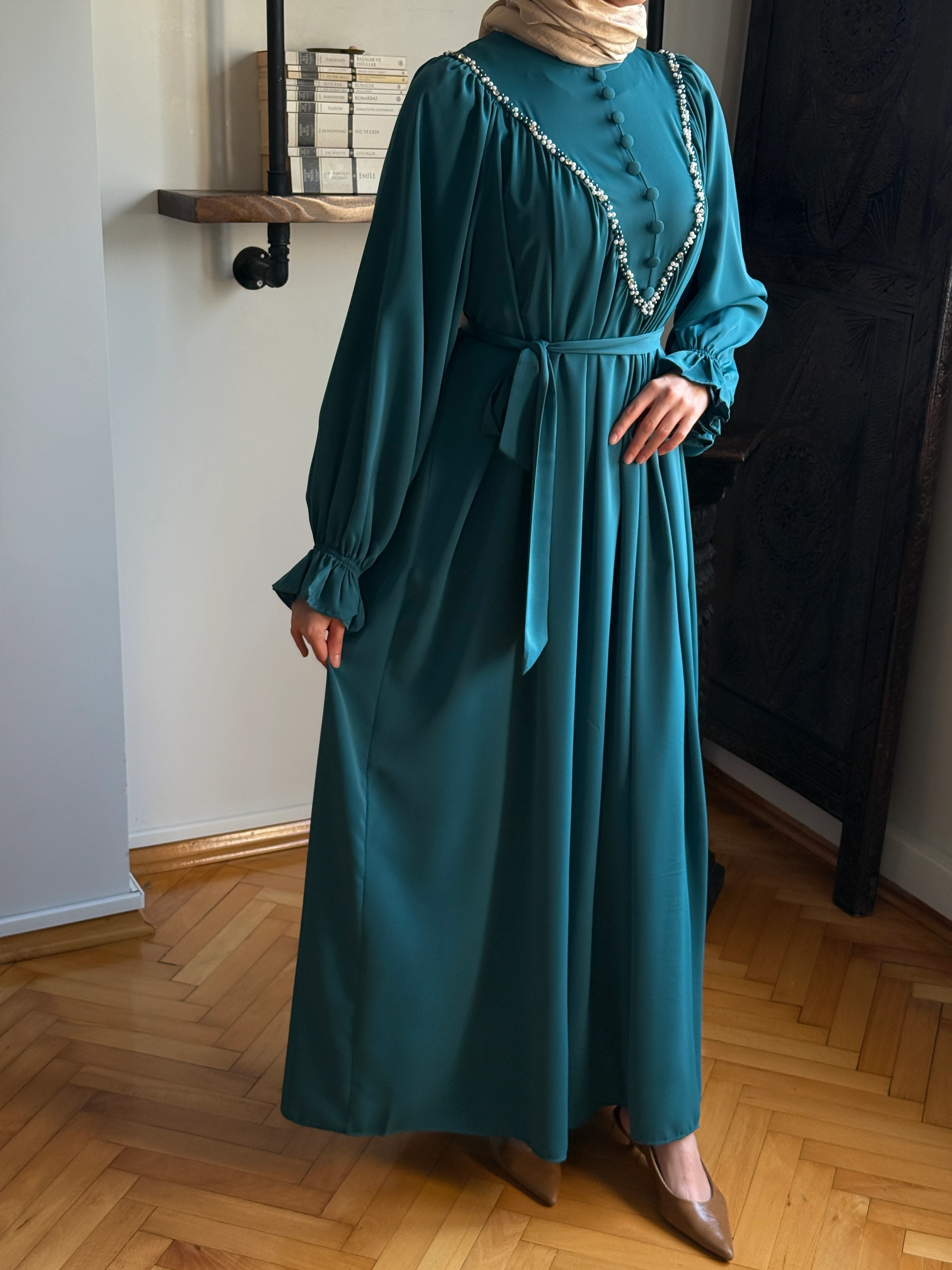 V Büzgülü Kaplama Düğmeli Boncuklu Dubai İpek Elbise 1860 NAVRA | FENDEL