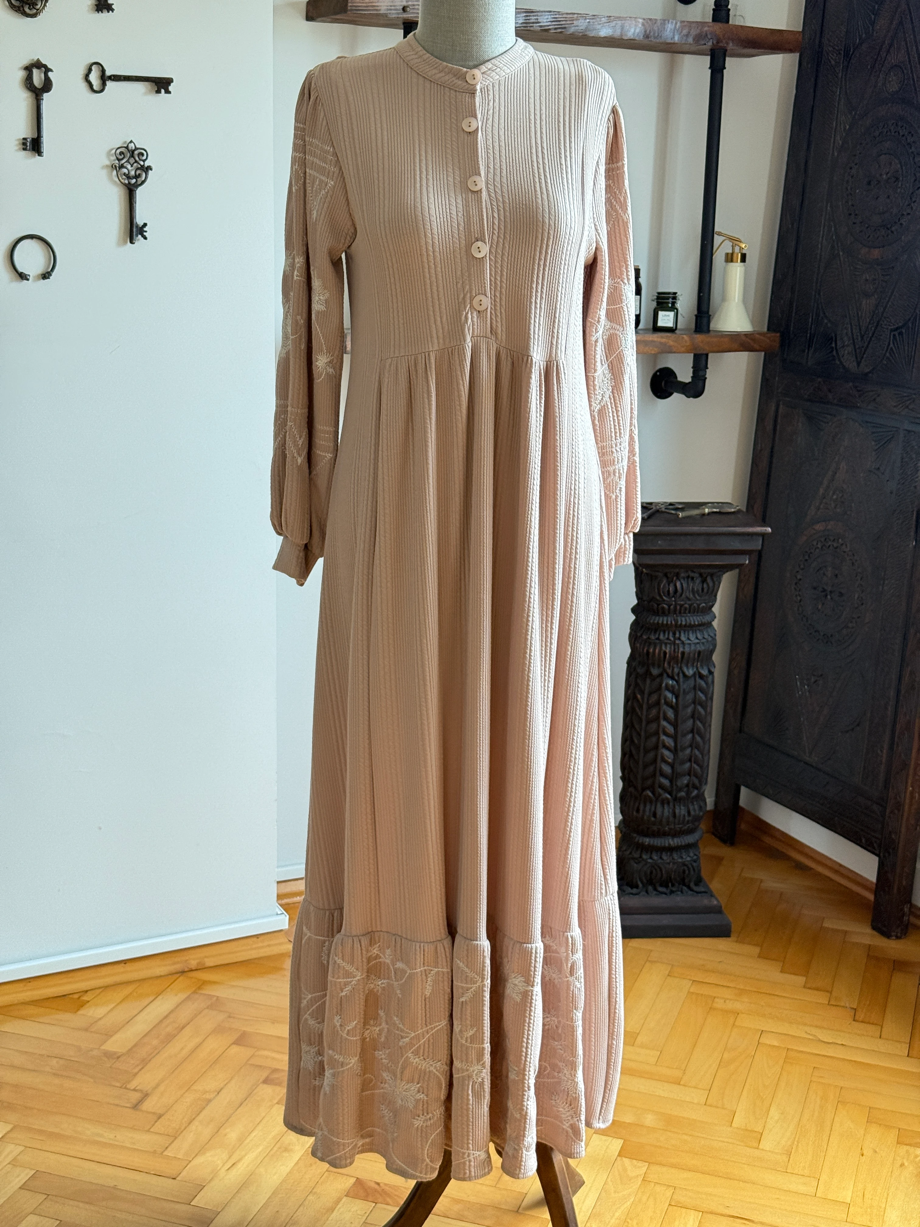 Yarım Pat Nakışlı Örme Elbise 2405 NAVRA | FENDEL