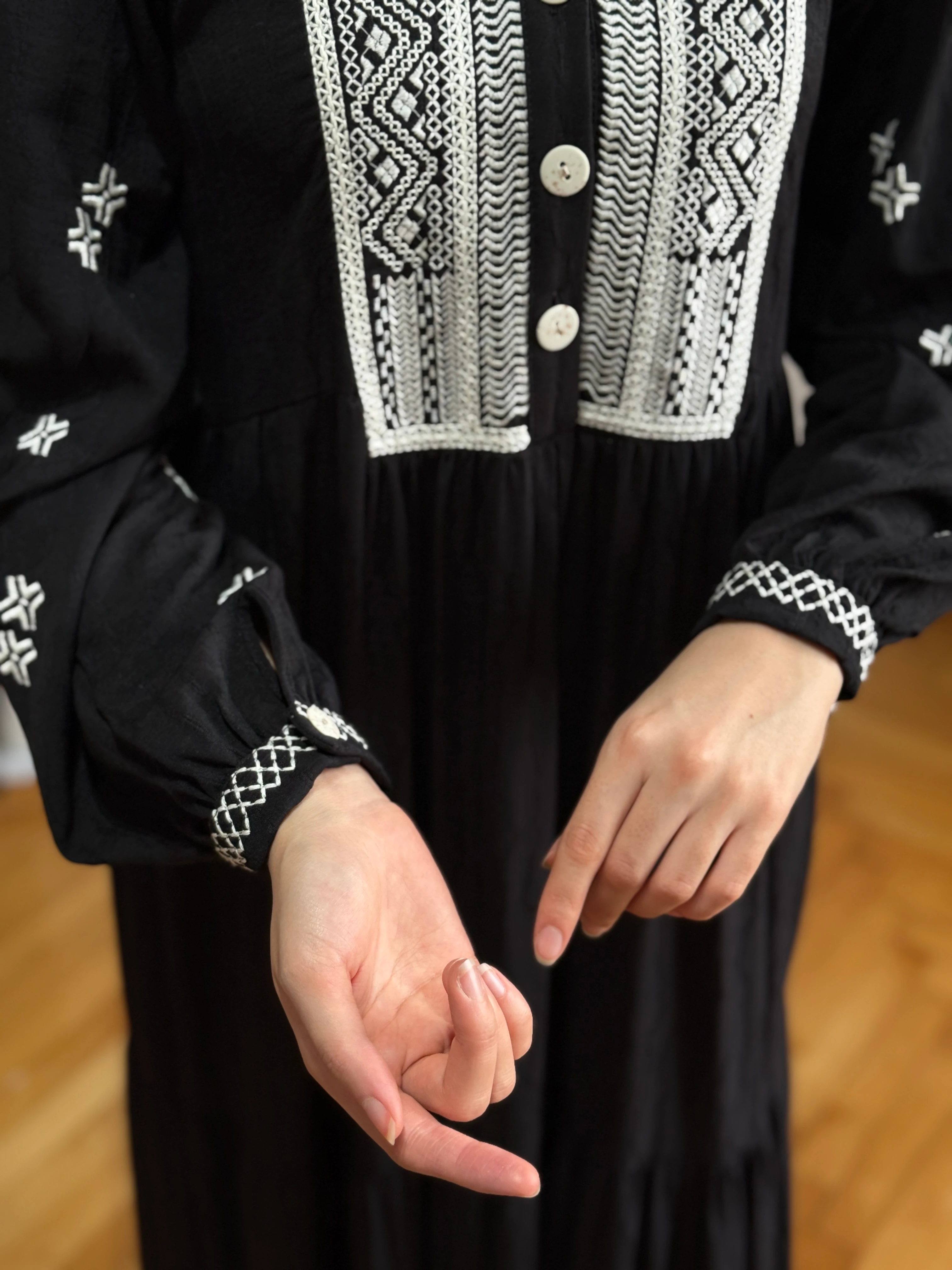 Yarım Pat Nakışlı Pamuk Elbise 1800 NAVRA | FENDEL