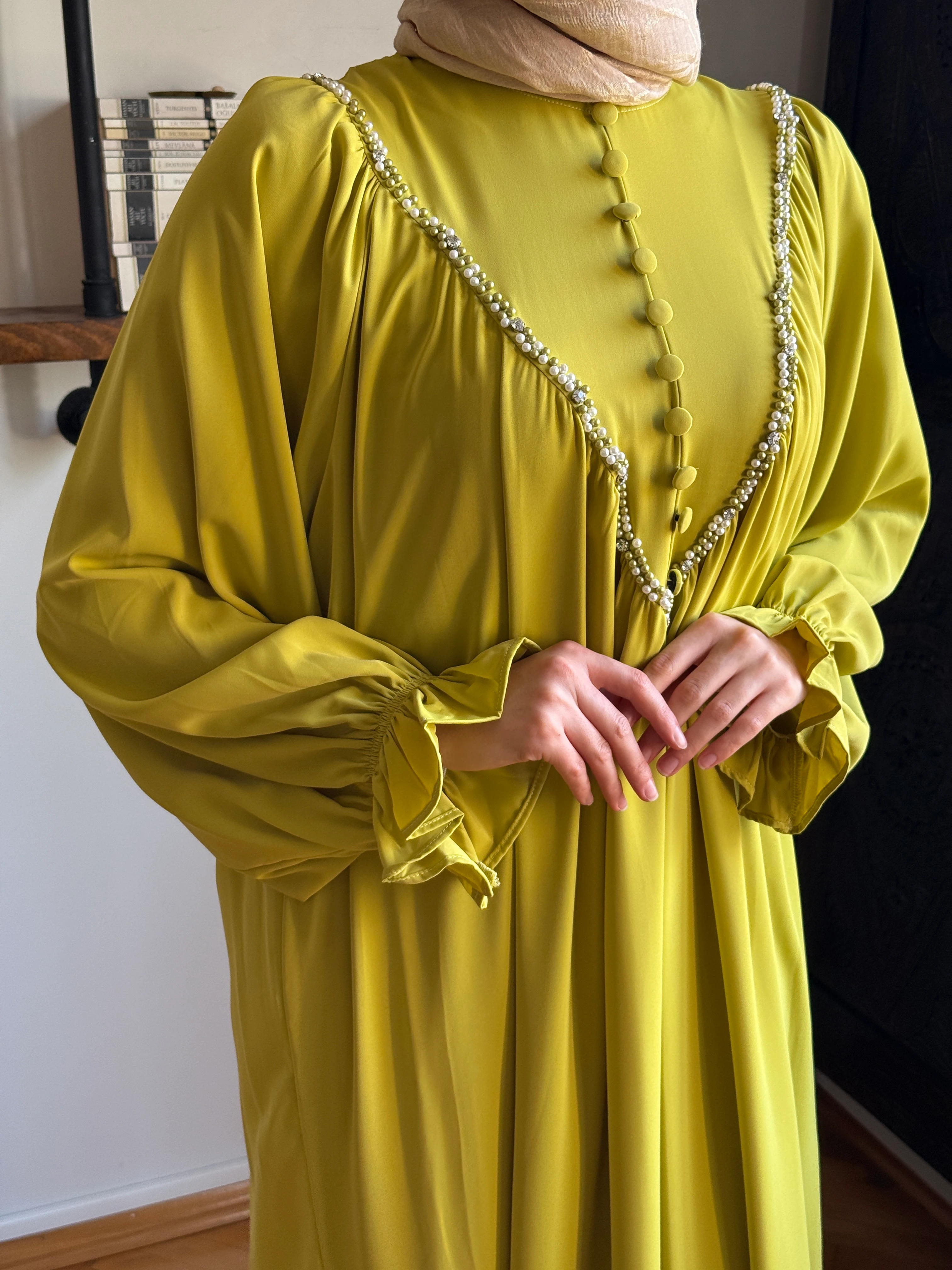 V Büzgülü Kaplama Düğmeli Boncuklu Dubai İpek Elbise 1860 NAVRA | FENDEL - yağ yeşili