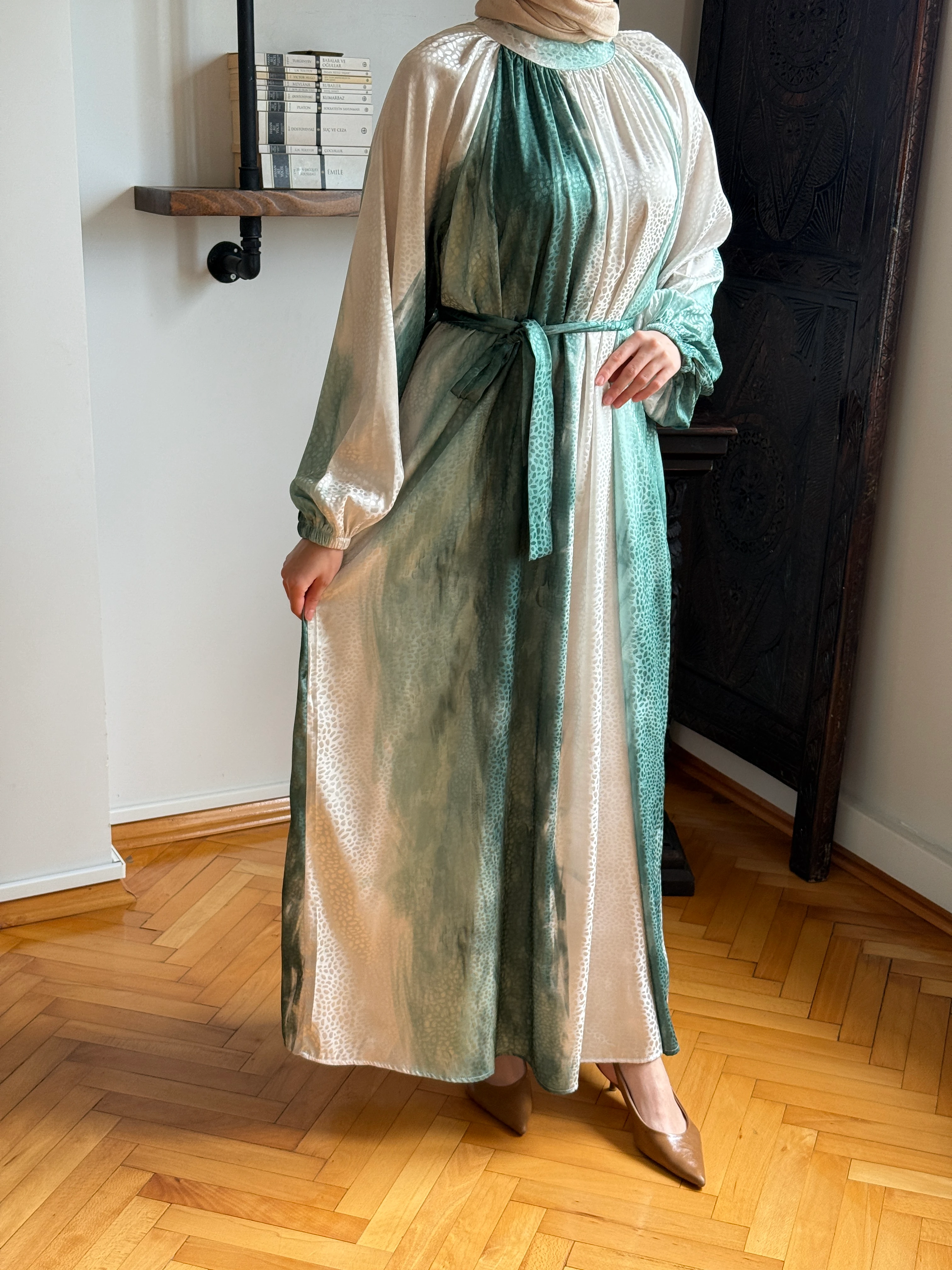 Reglan Kol Hakim Yaka Desenli Saten Jakar Elbise 1861 NAVRA | FENDEL