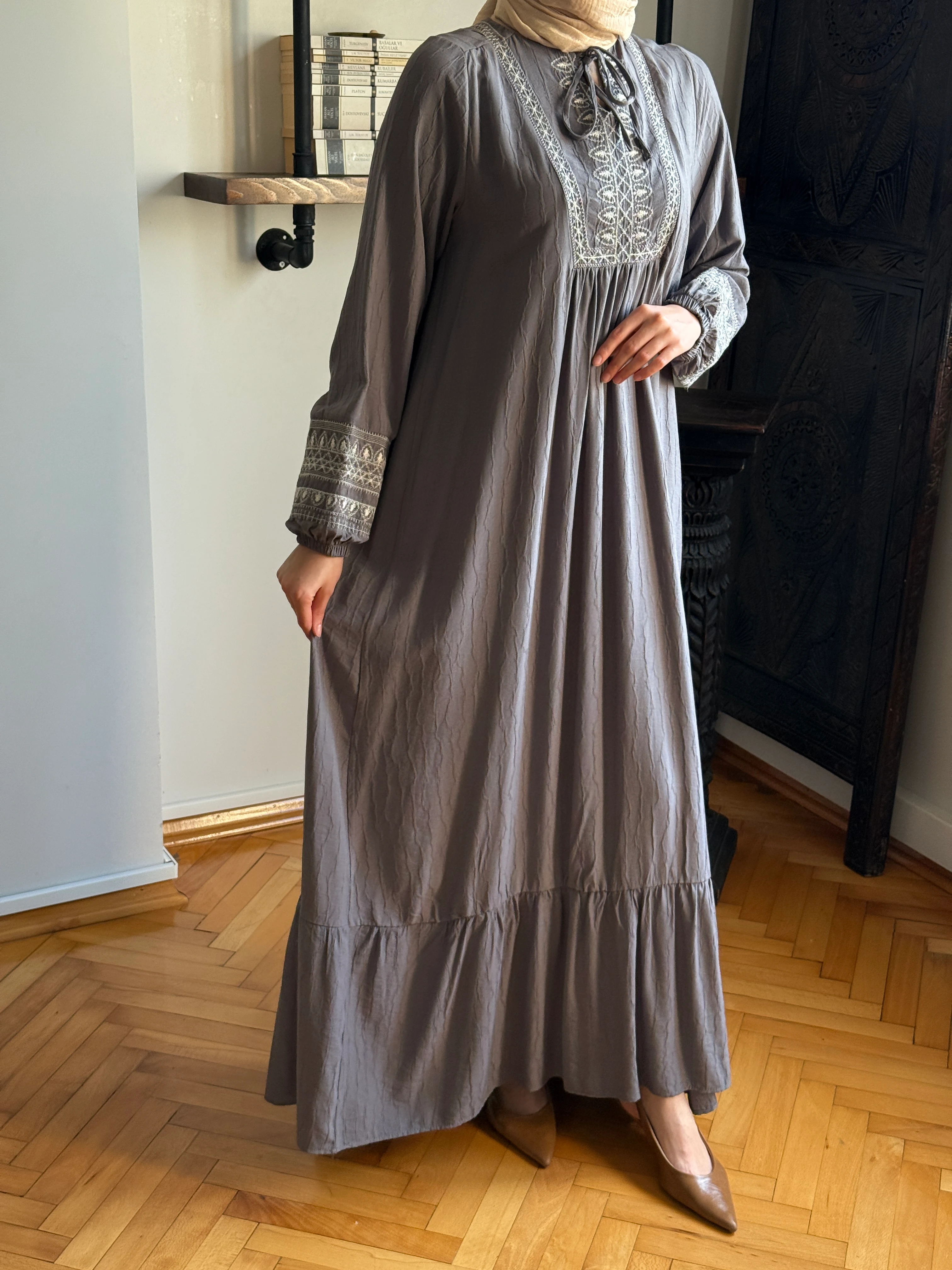 Yaka Bağcıklı Nakışlı Menekşe Elbise 1905 NAVRA | FENDEL