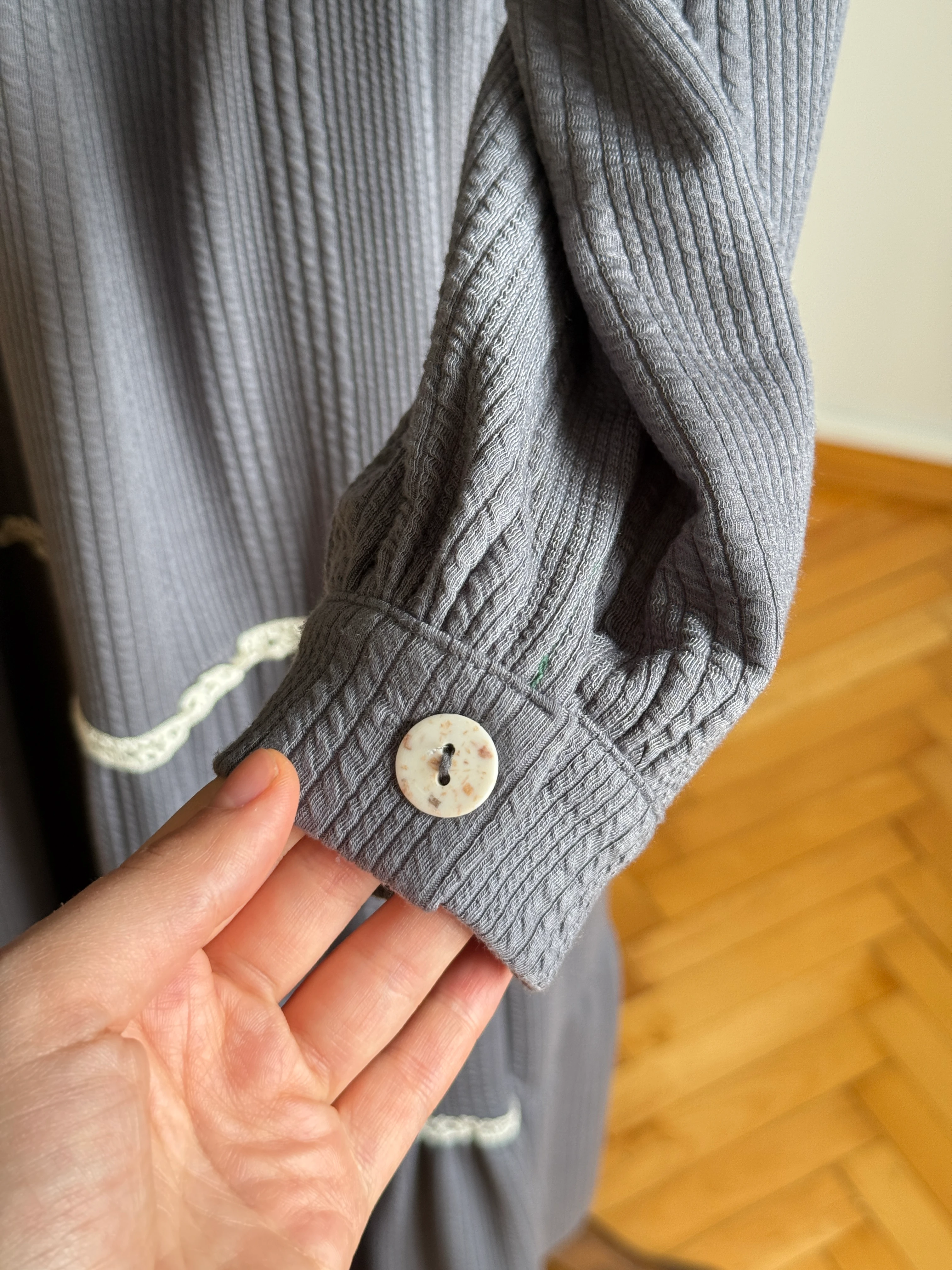 Yarım Pat Nakışlı ve Dantelli Örme Elbise 2407 NAVRA | FENDEL