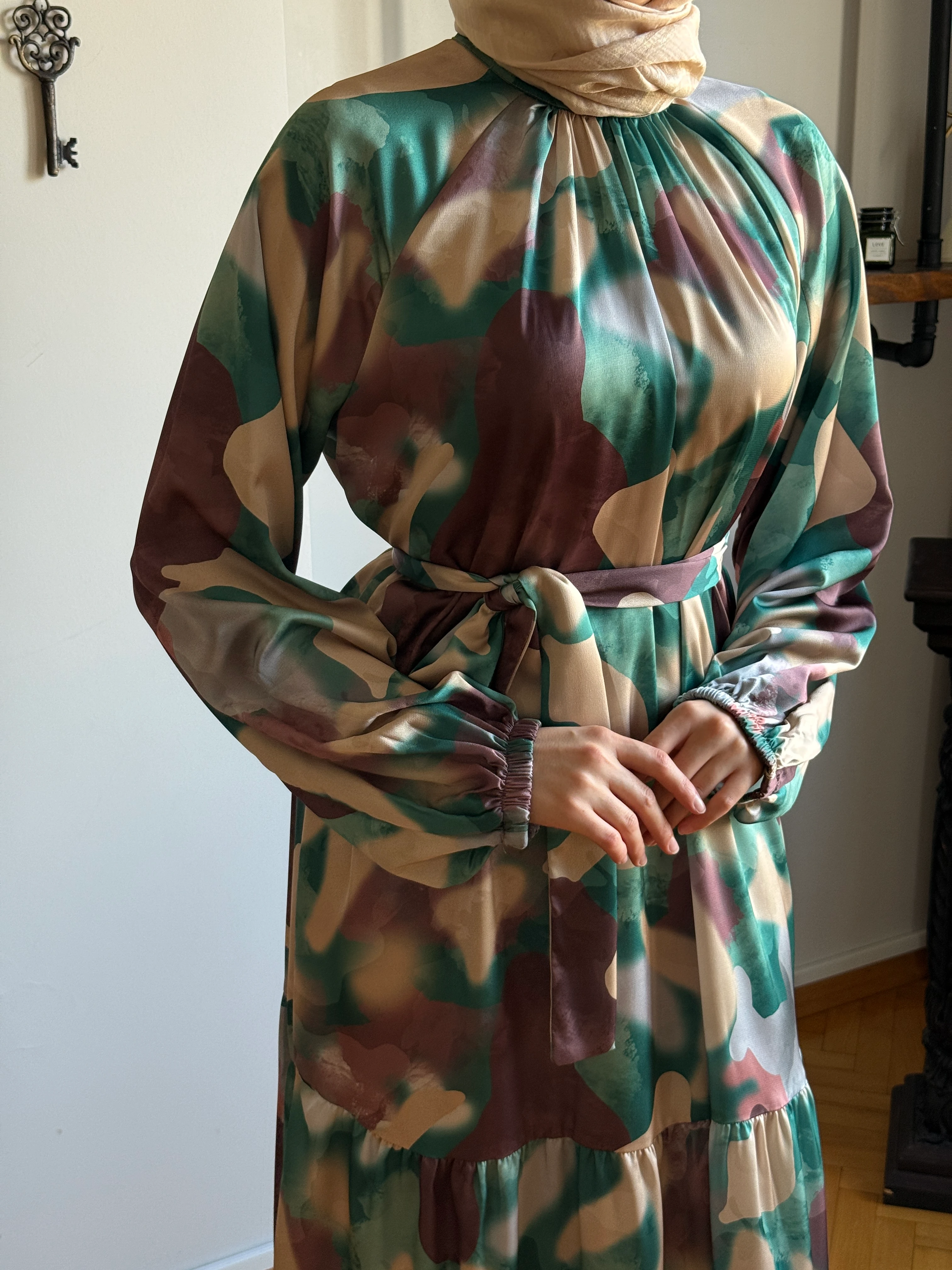 Reglan Kol Yaka Biyeli Desenli Saten Elbise 1876 NAVRA | FENDEL