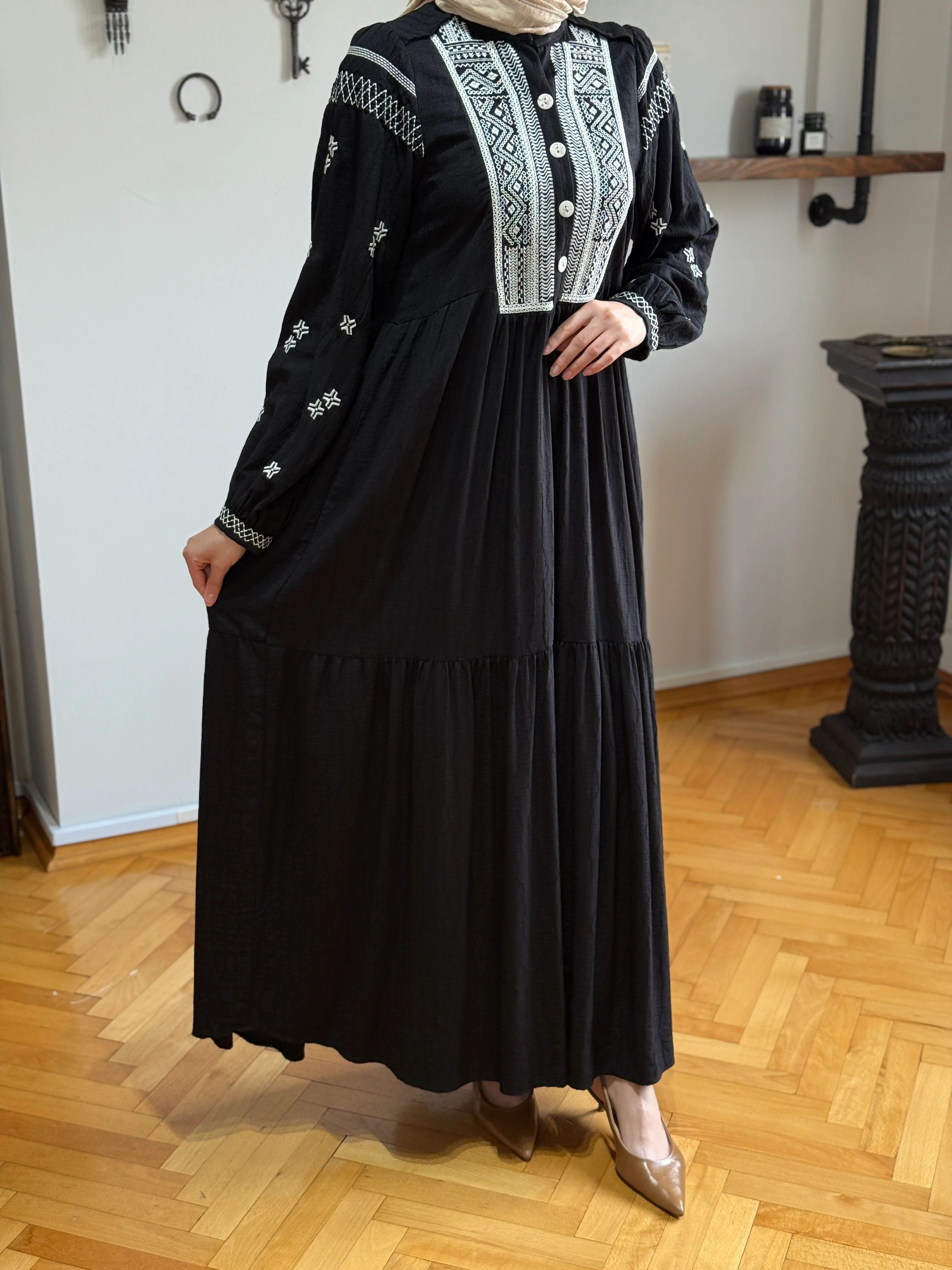 Yarım Pat Nakışlı Pamuk Elbise 1800 NAVRA | FENDEL