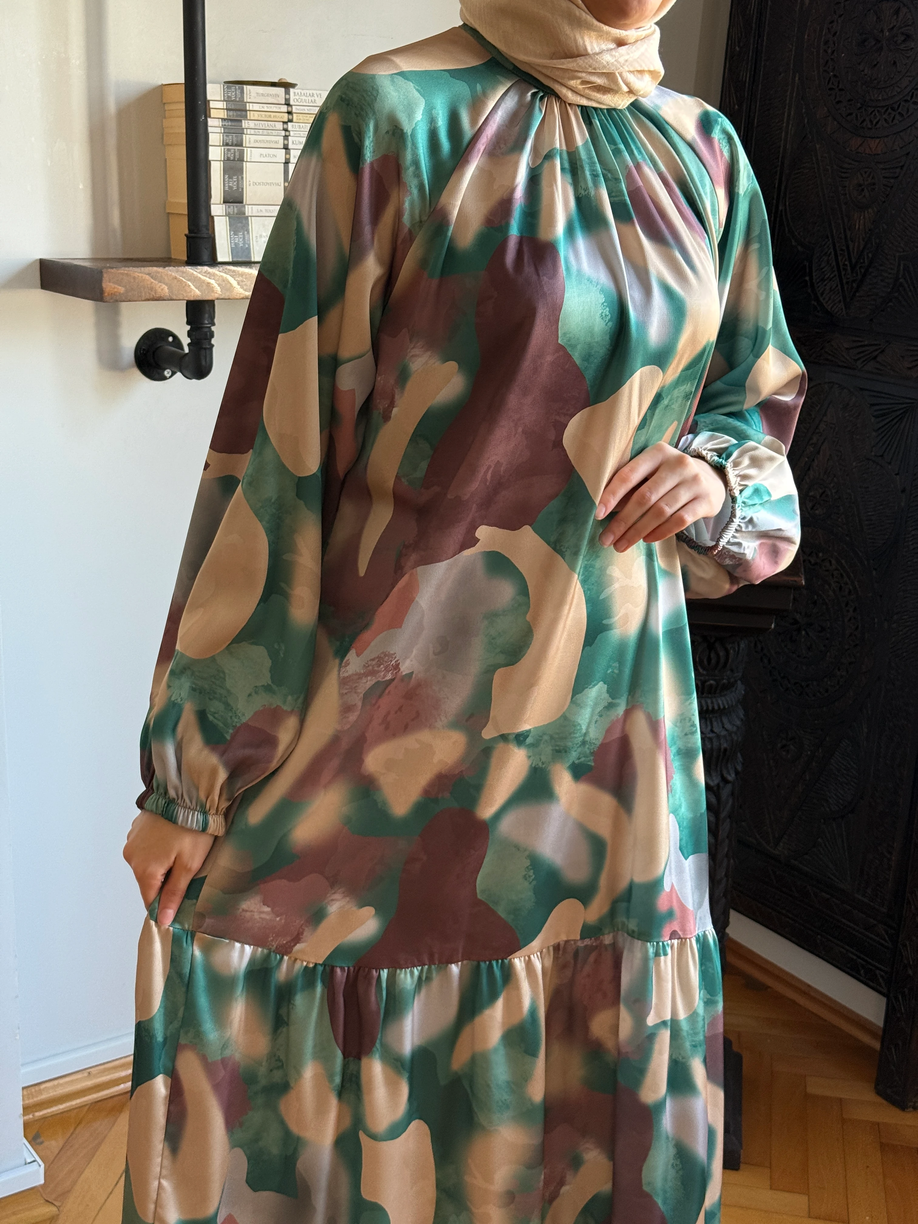 Reglan Kol Yaka Biyeli Desenli Saten Elbise 1876 NAVRA | FENDEL