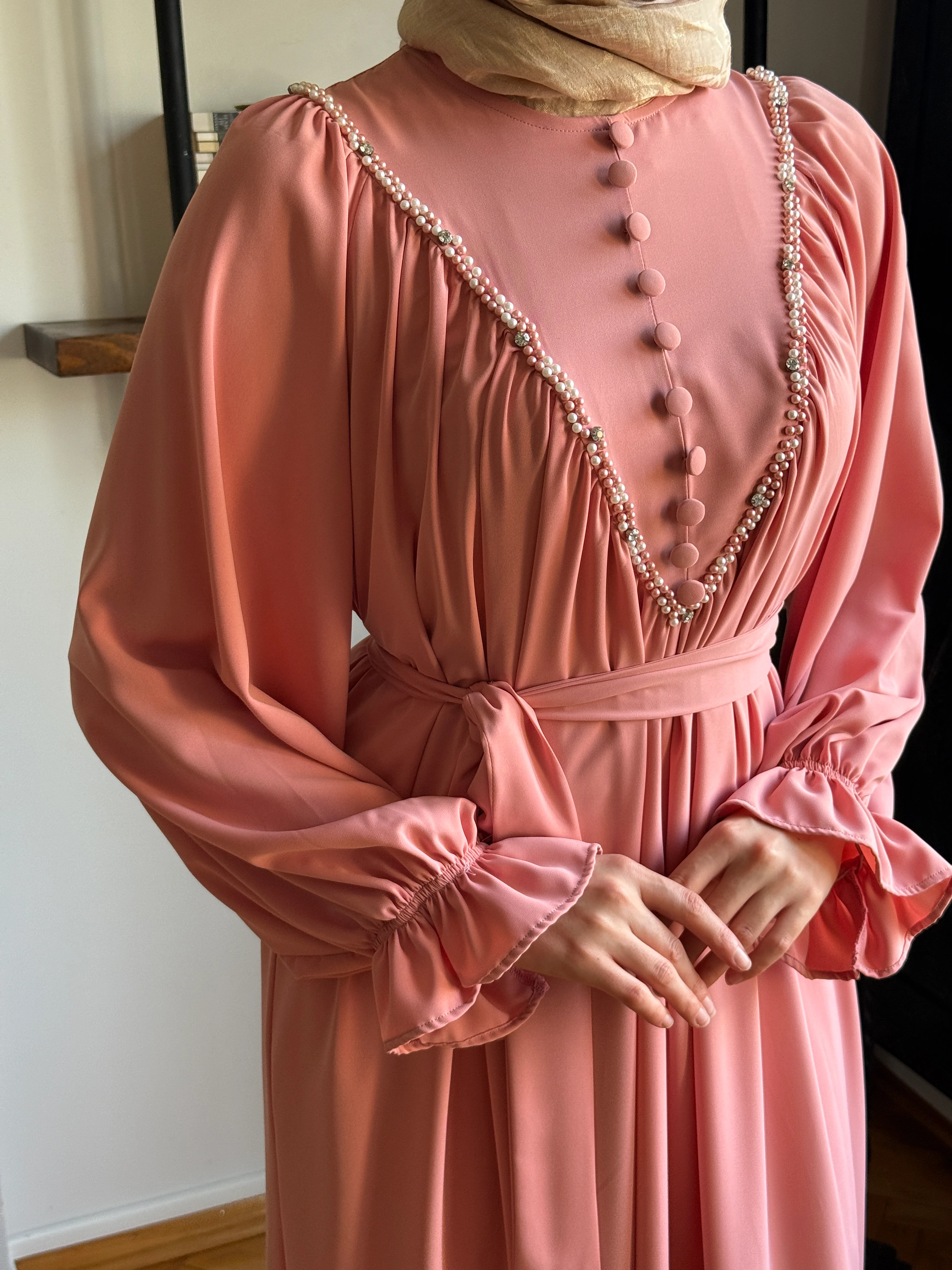 V Büzgülü Kaplama Düğmeli Boncuklu Dubai İpek Elbise 1860 NAVRA | FENDEL - pudra