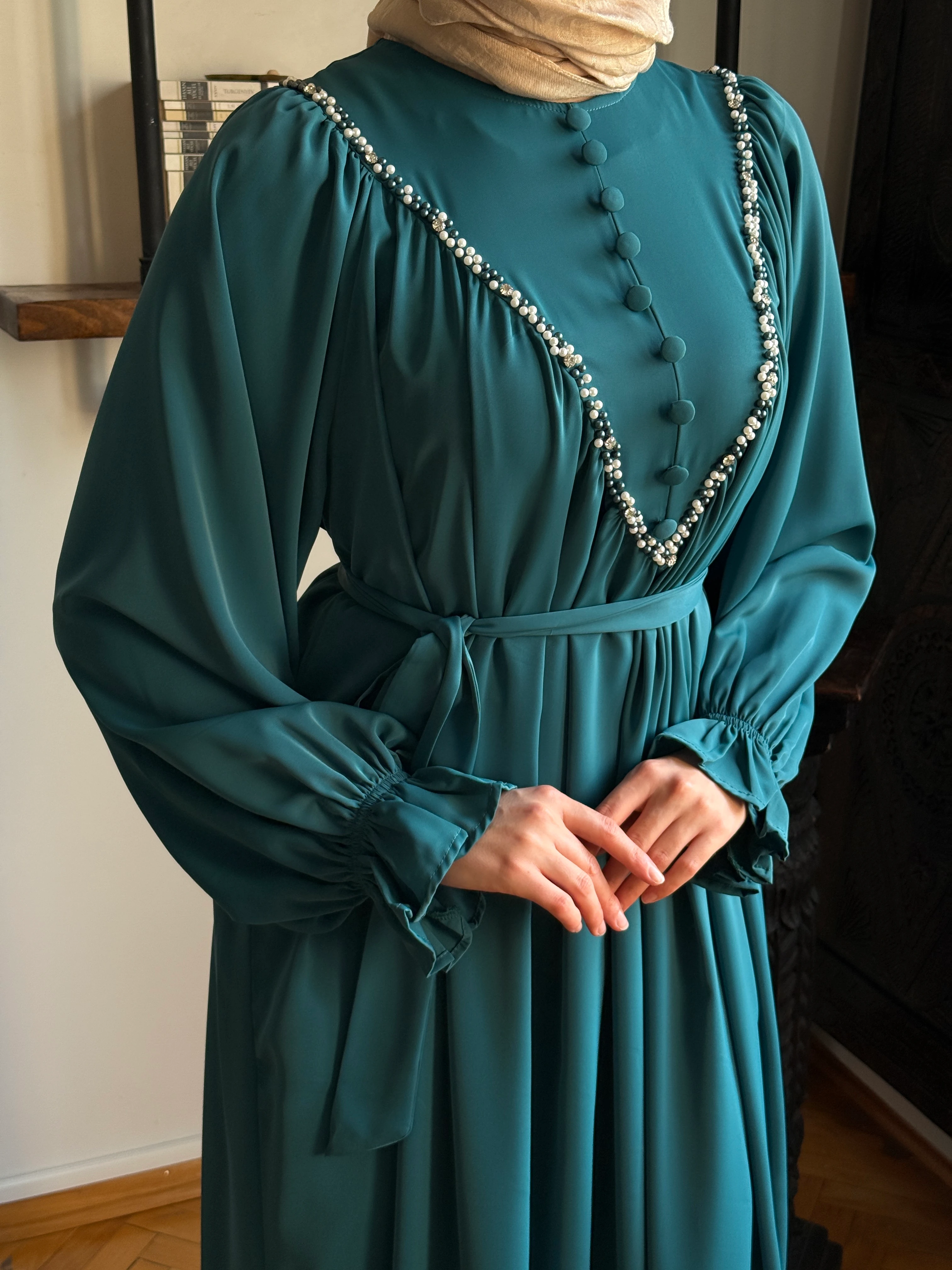 V Büzgülü Kaplama Düğmeli Boncuklu Dubai İpek Elbise 1860 NAVRA | FENDEL