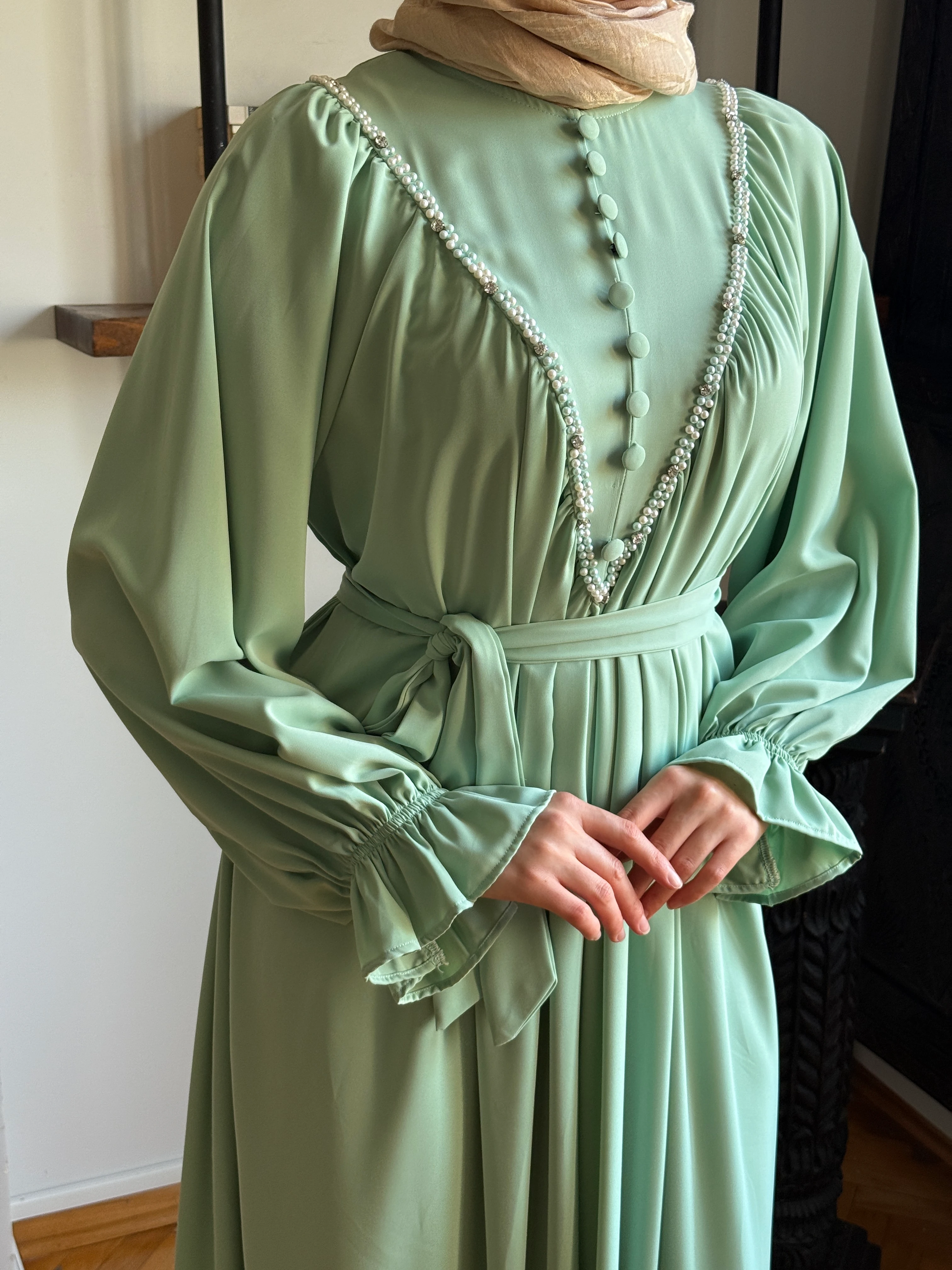V Büzgülü Kaplama Düğmeli Boncuklu Dubai İpek Elbise 1860 NAVRA | FENDEL - mint