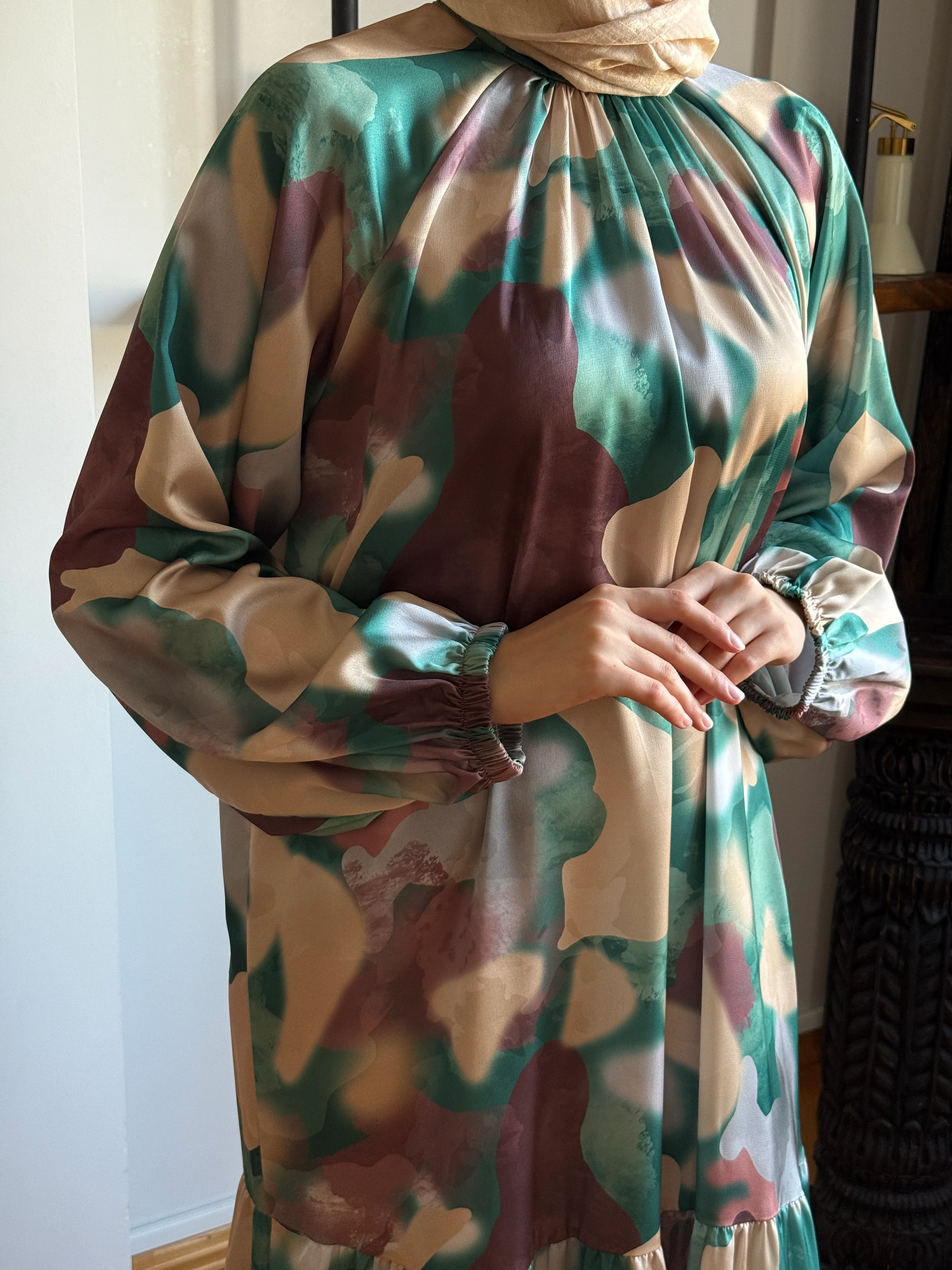 Reglan Kol Yaka Biyeli Desenli Saten Elbise 1876 NAVRA | FENDEL