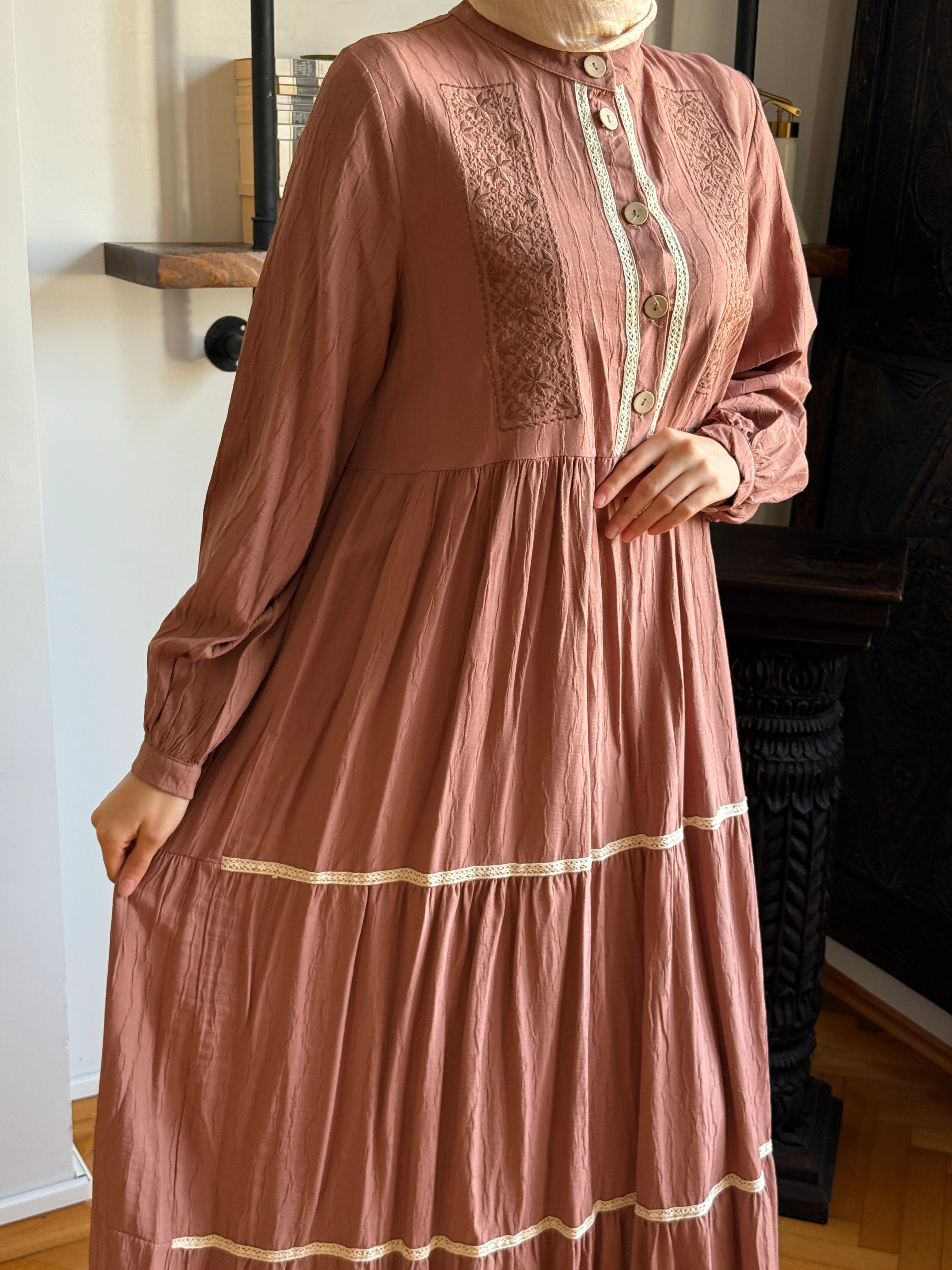 Nakış ve Dantelli Yarım Pat Menekşe Elbise 1683 NAVRA | FENDEL