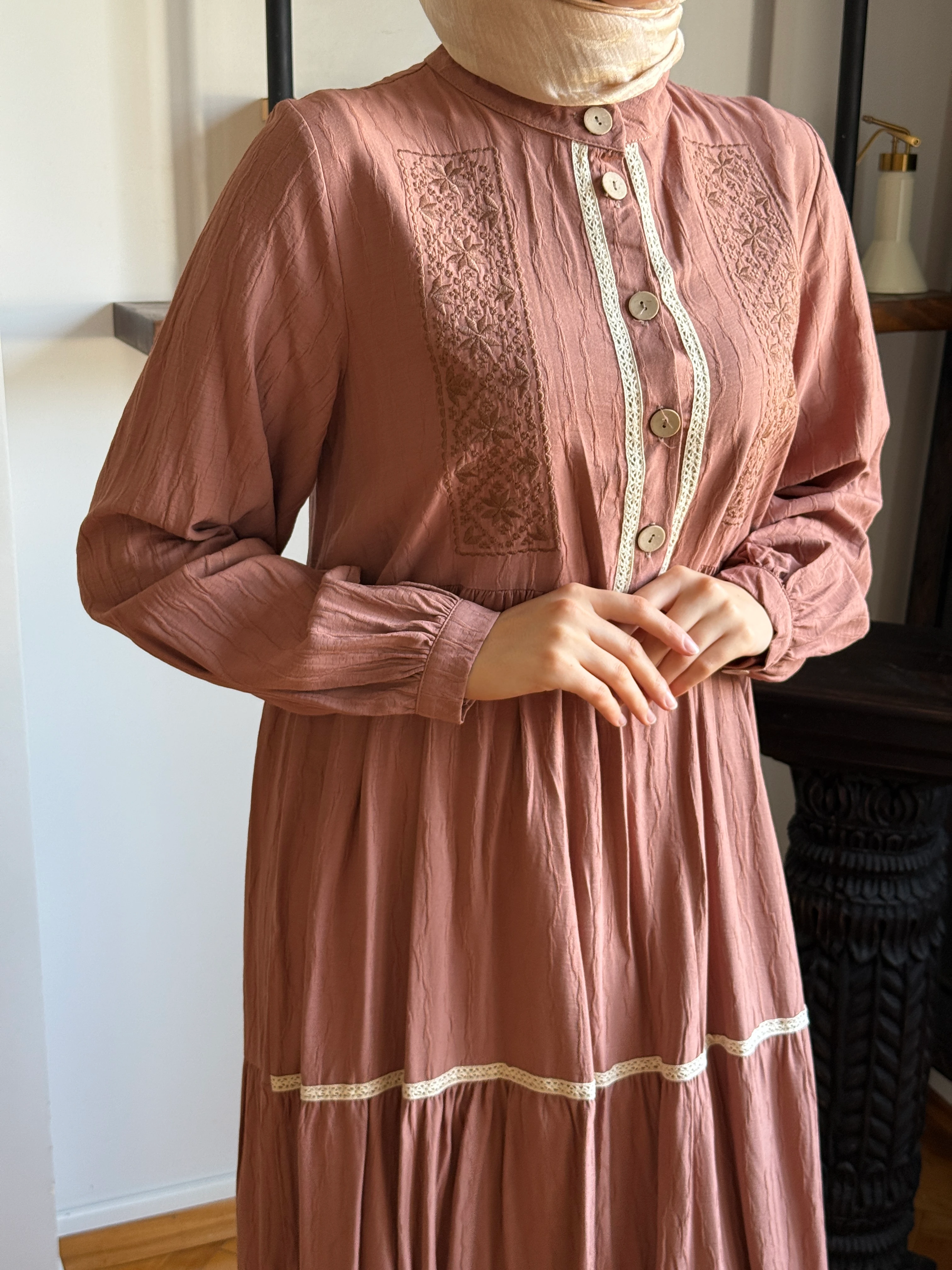 Nakış ve Dantelli Yarım Pat Menekşe Elbise 1683 NAVRA | FENDEL