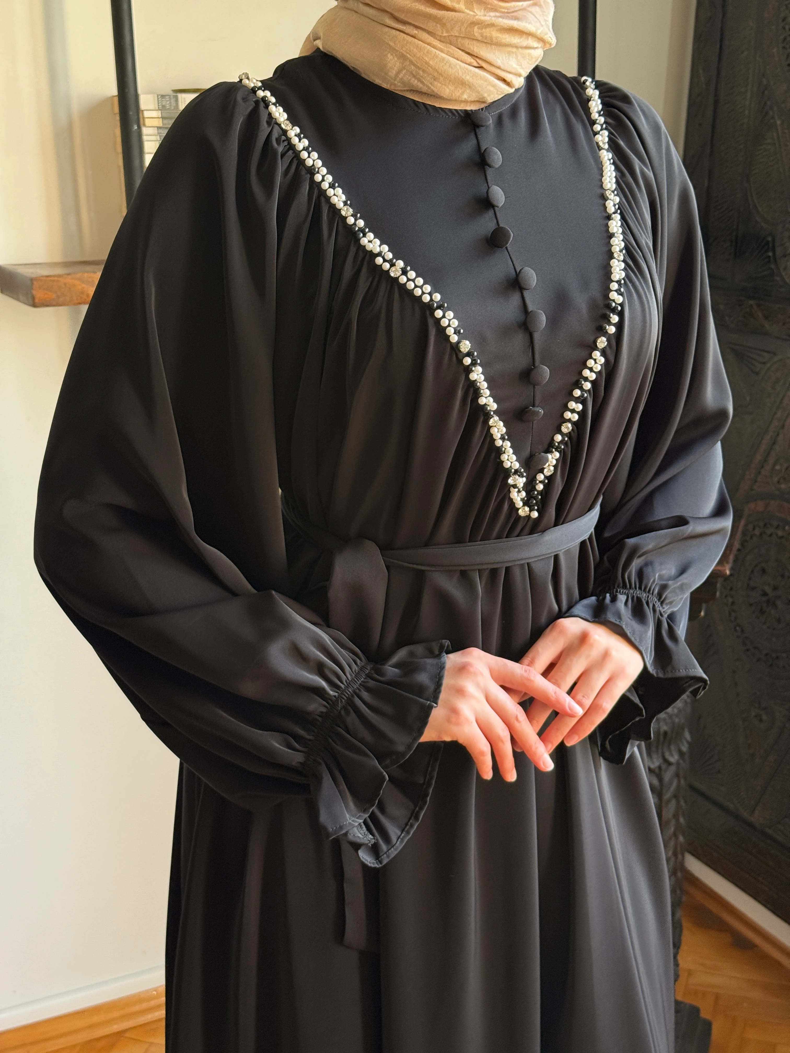 V Büzgülü Kaplama Düğmeli Boncuklu Dubai İpek Elbise 1860 NAVRA | FENDEL - siyah