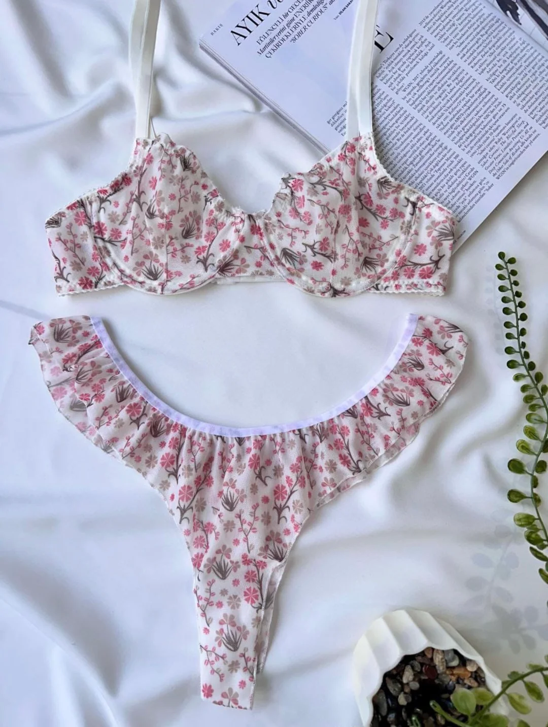 Fırfırlı  Desenli Takım  - EKRU