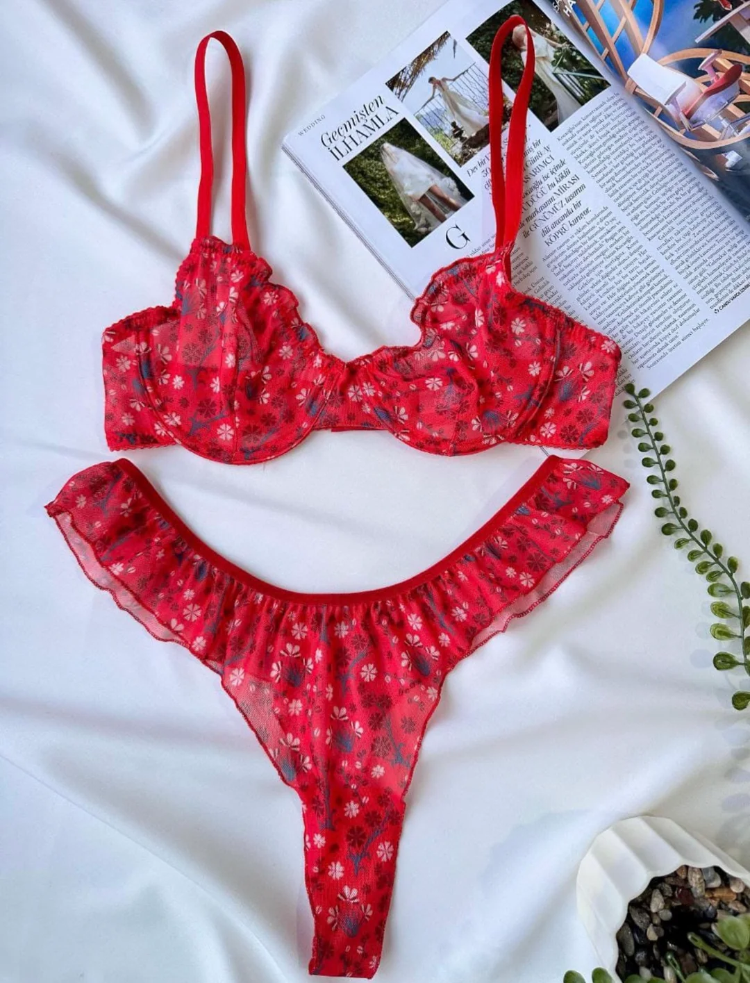 Fırfırlı  Desenli Takım  - KIRMIZI