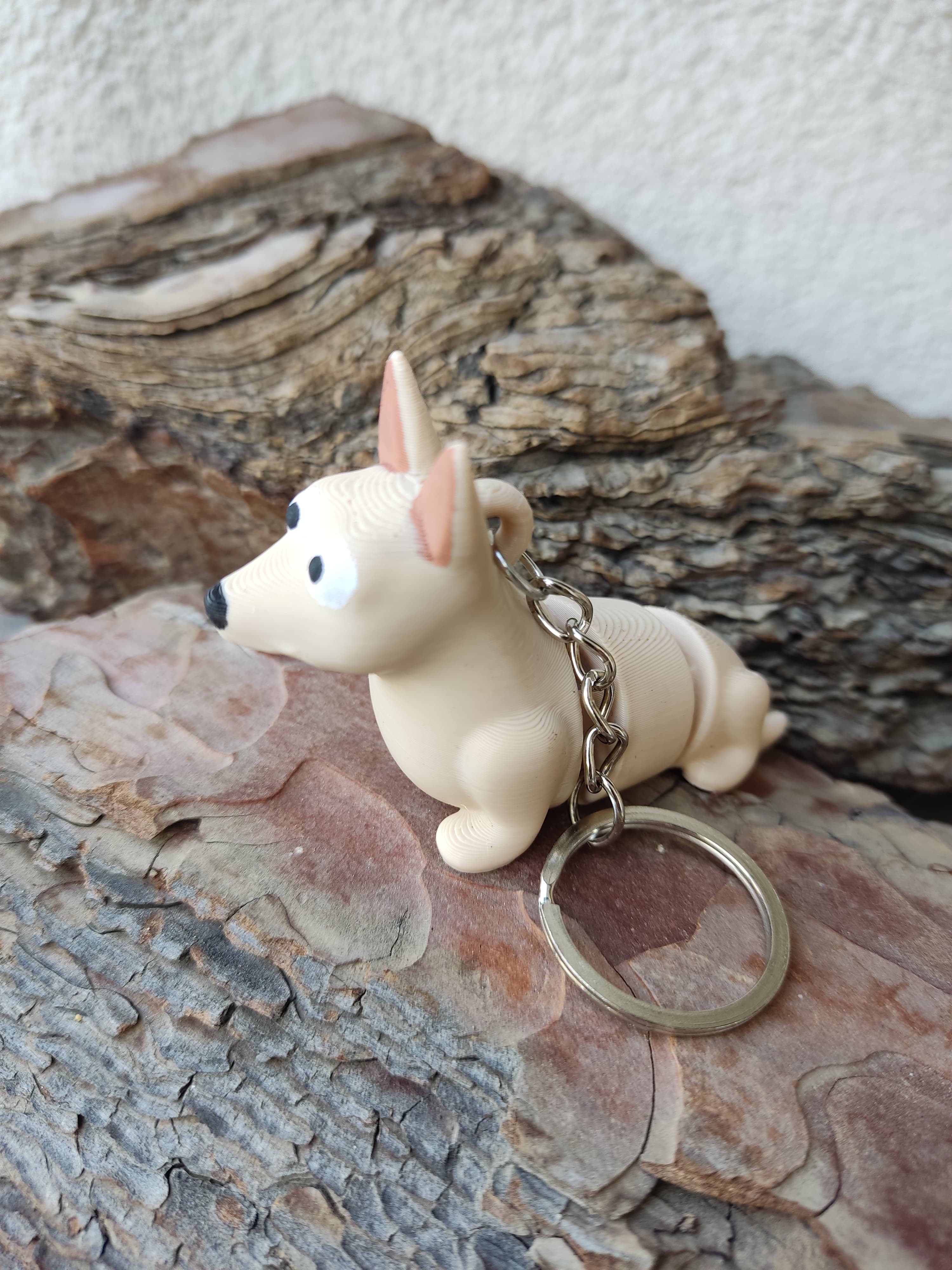 3D Hareketli Bej Köpek Anahtarlık Figürü – Sevimli Evcil Hayvan Temalı Esnek Figür, Hediyelik & Koleksiyon