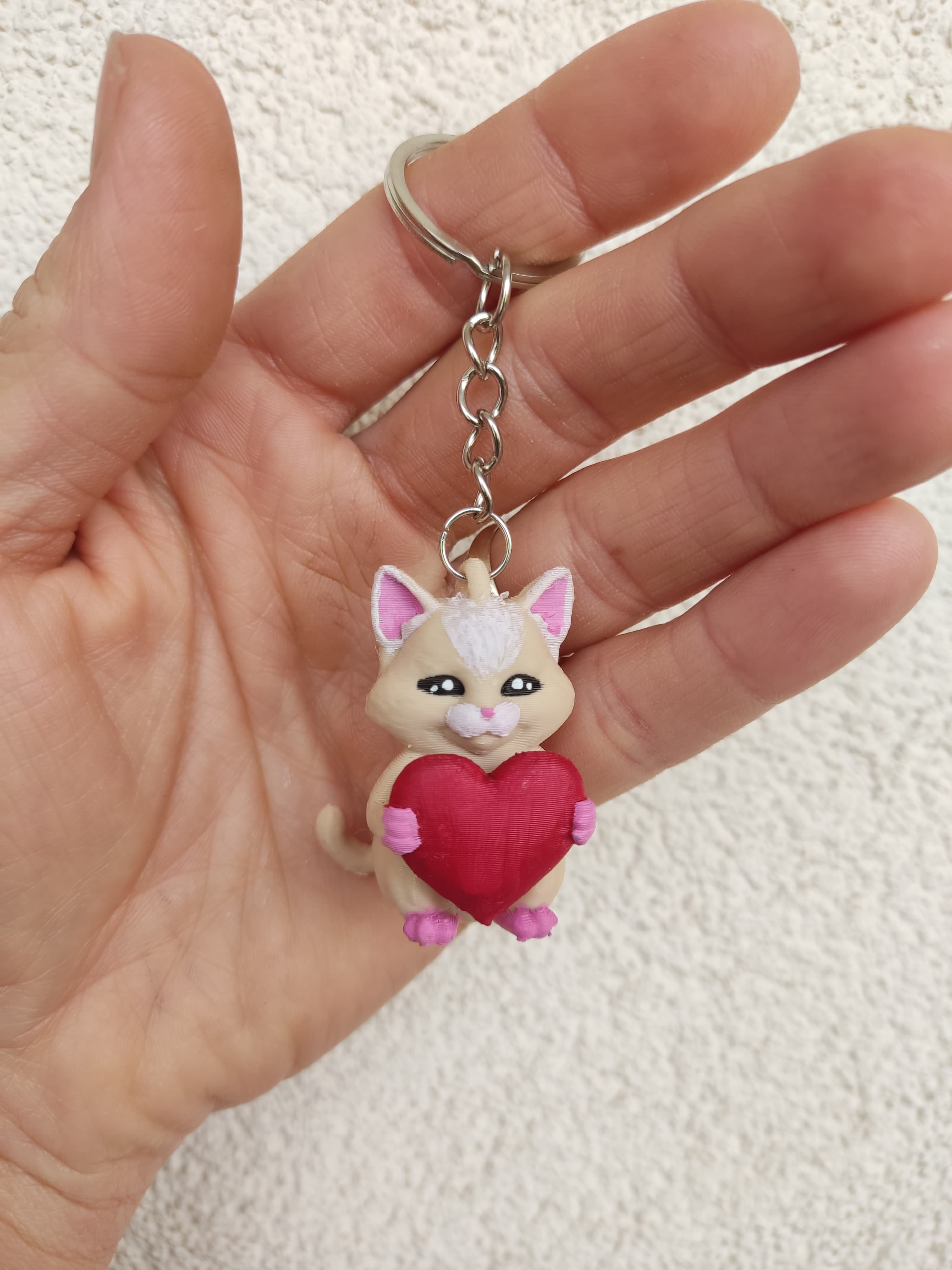 Leylims 3D El Boyama Kalp Tutan Kedi Anahtarlık - Hediyelik Figüratif Obje, Aşk Temalı Koleksiyon Ürünü