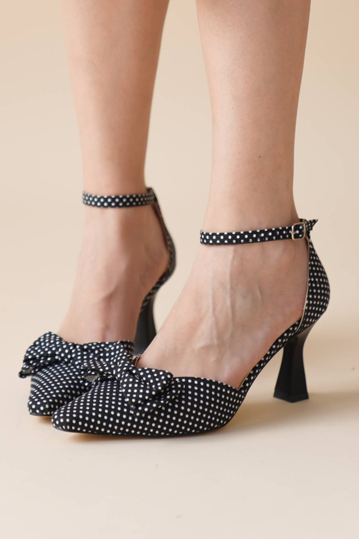 Siyah Puantiye Kadın Topuklu Ayakkabı Pitirella