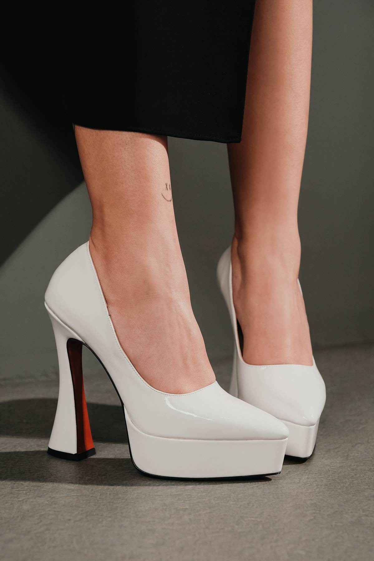 Beyaz Rugan Özel Tasarım Platform Kadın Ayakkabı Mila