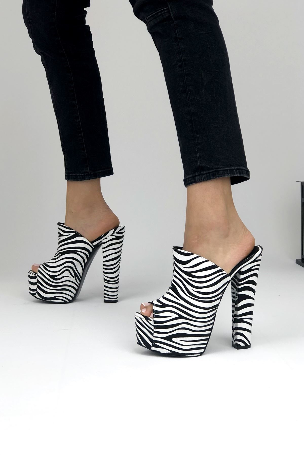 Zebra Simsi Kadın Topuklu Ayakkkabı