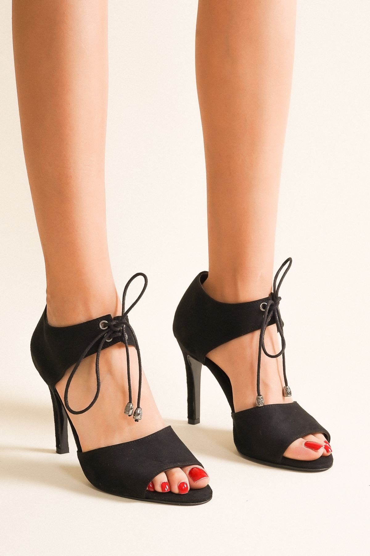 Siyah Tosna Bağcıklı Kadın Topuklu Ayakkabı