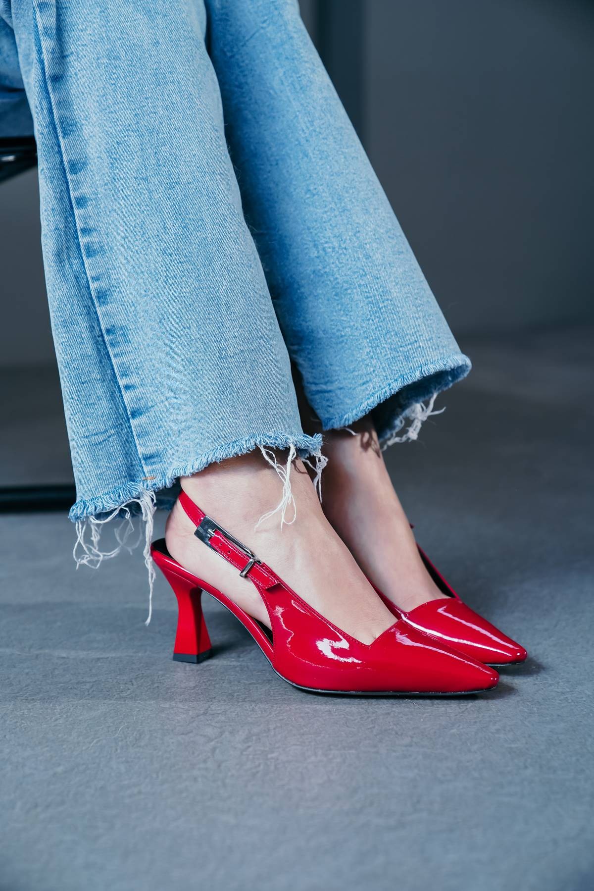 Kırmızı Rugan Tasarım Tokalı Kadın Topuklu Ayakkabı Niola