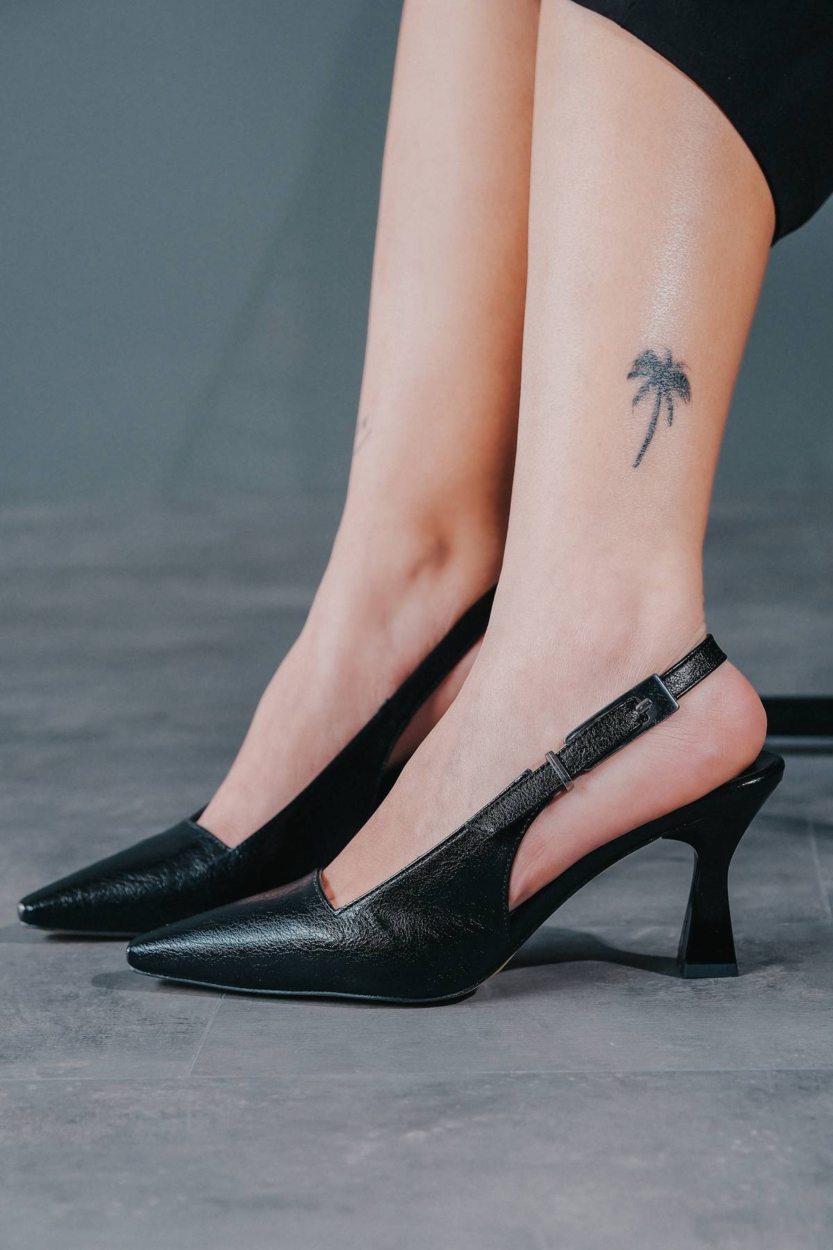 Siyah Sultan Tasarım Tokalı Kadın Topuklu Ayakkabı Niola