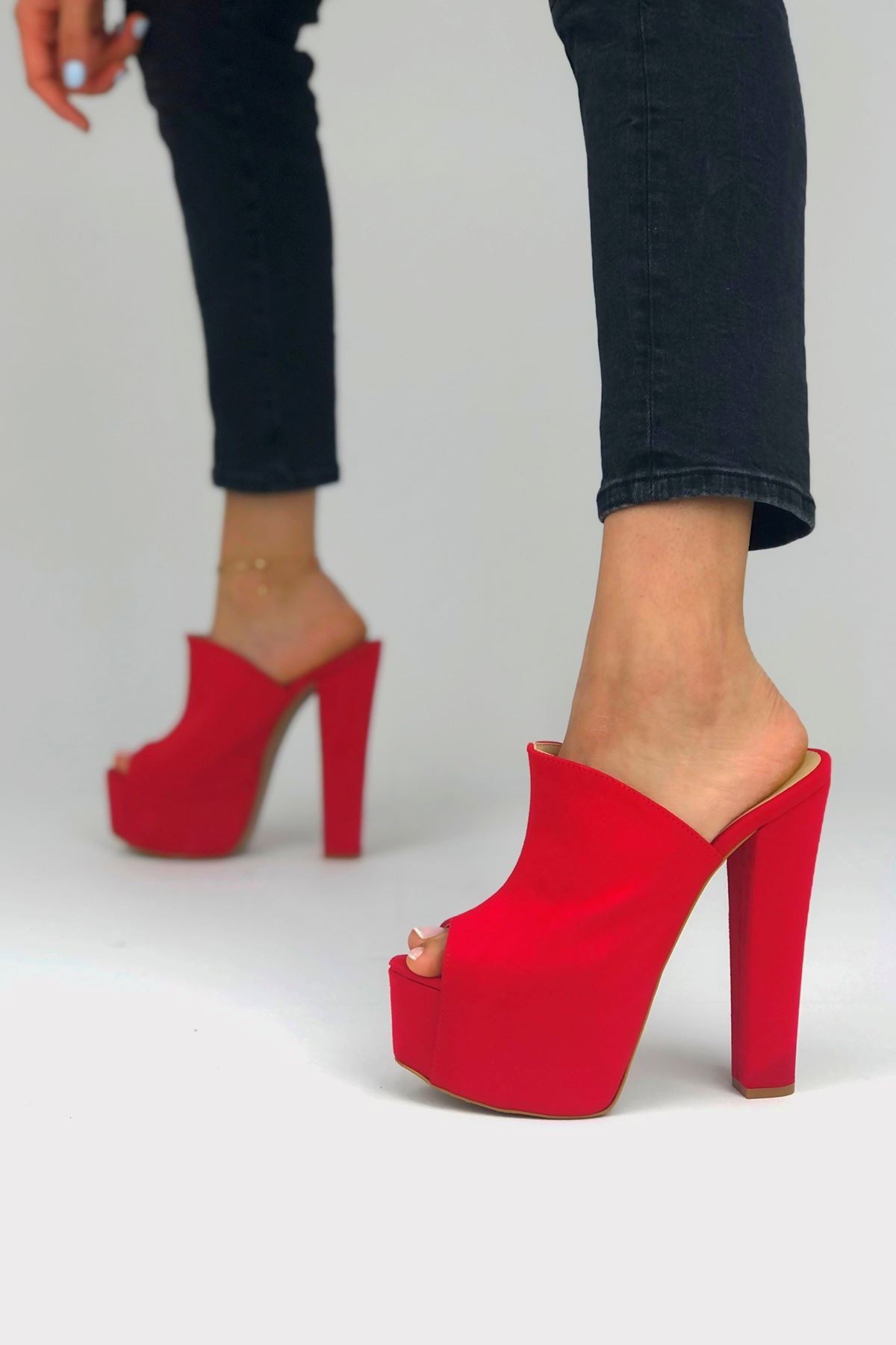Kırmızı Simsi Kadın Topuklu Ayakkkabı